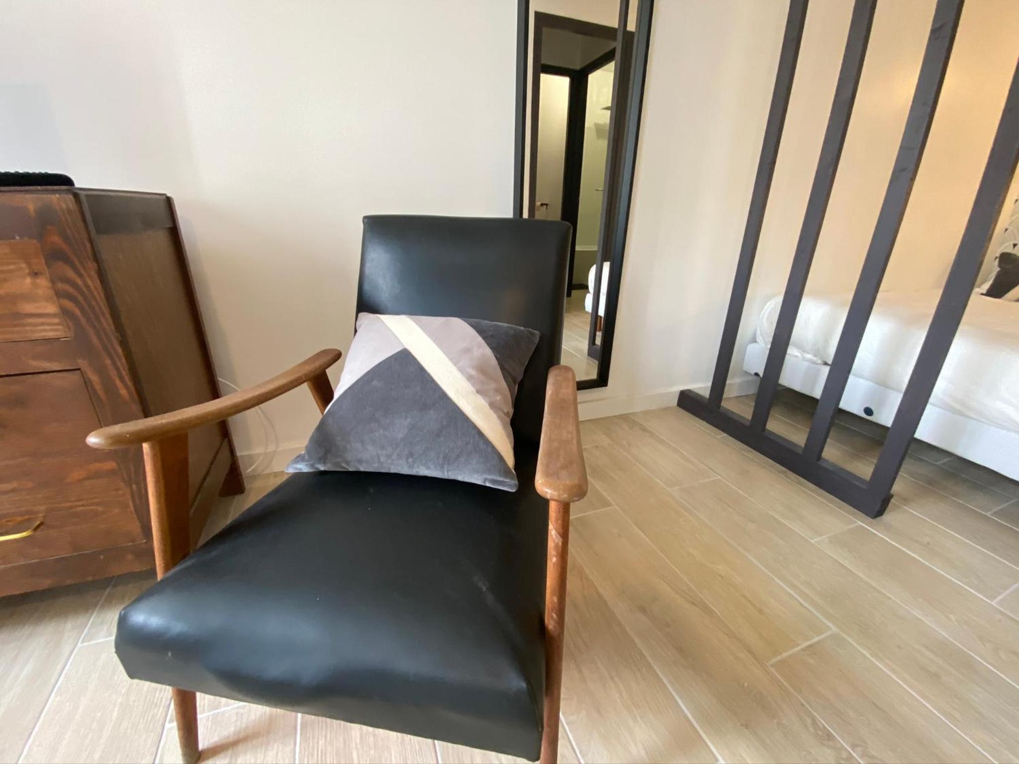 Studio Apartment - Photo 11