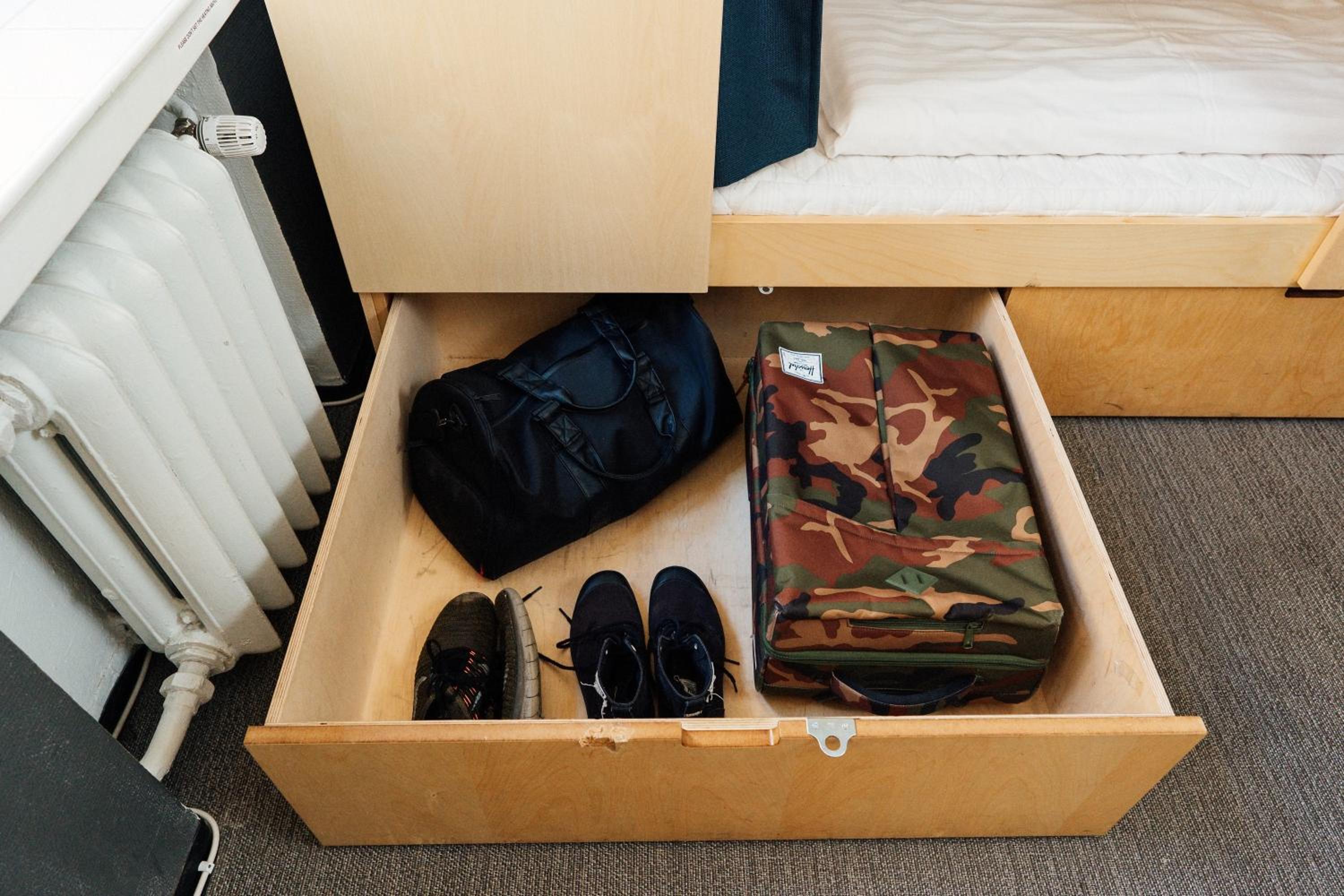 Bed in 8-Bed Mixed Dormitory Room