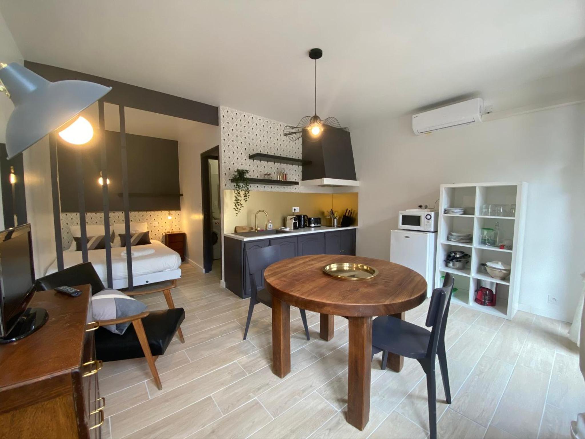 Studio Apartment - Photo 4