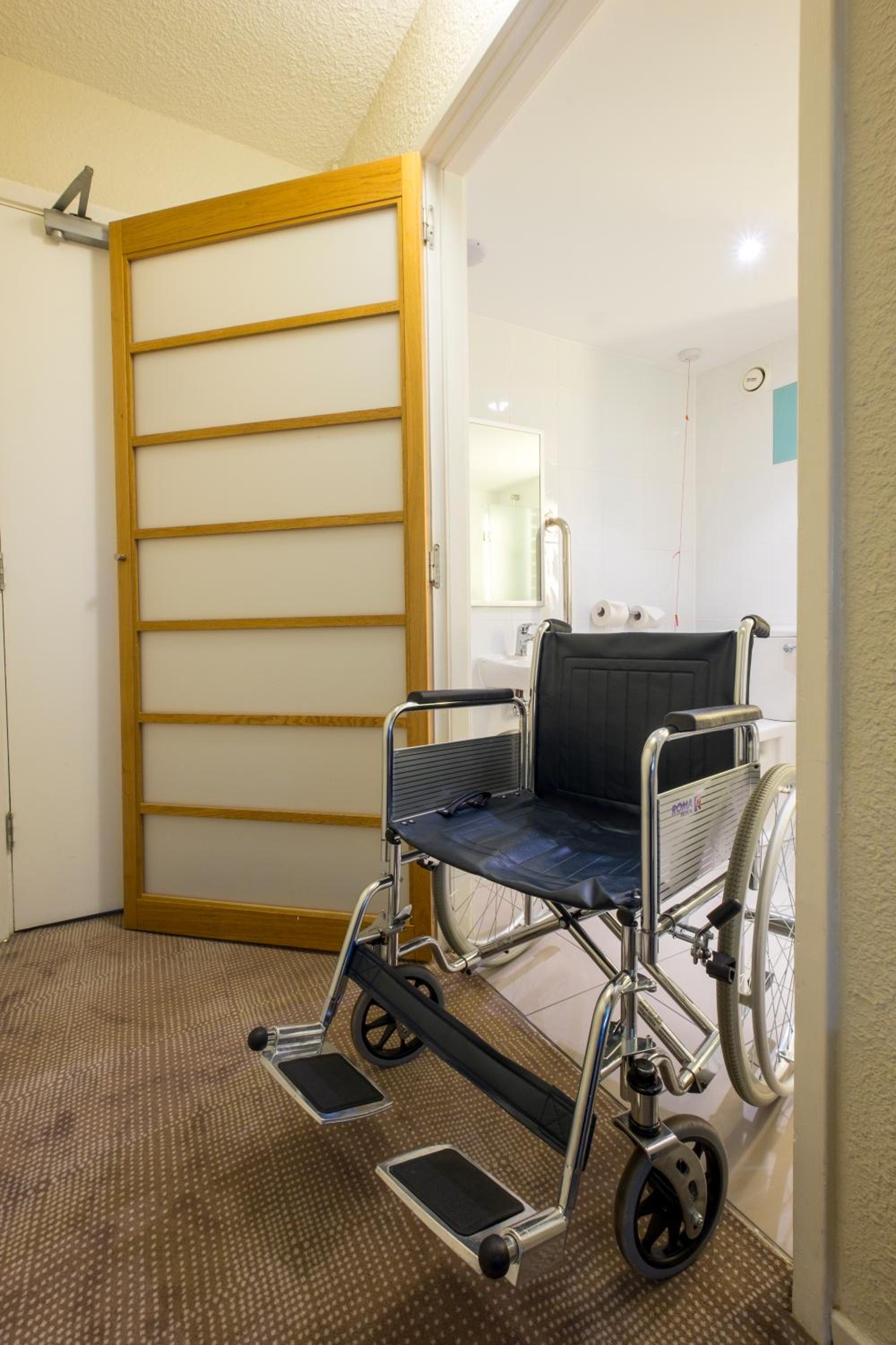 Superior Double Room - Mobility Accessible  - Photo 4