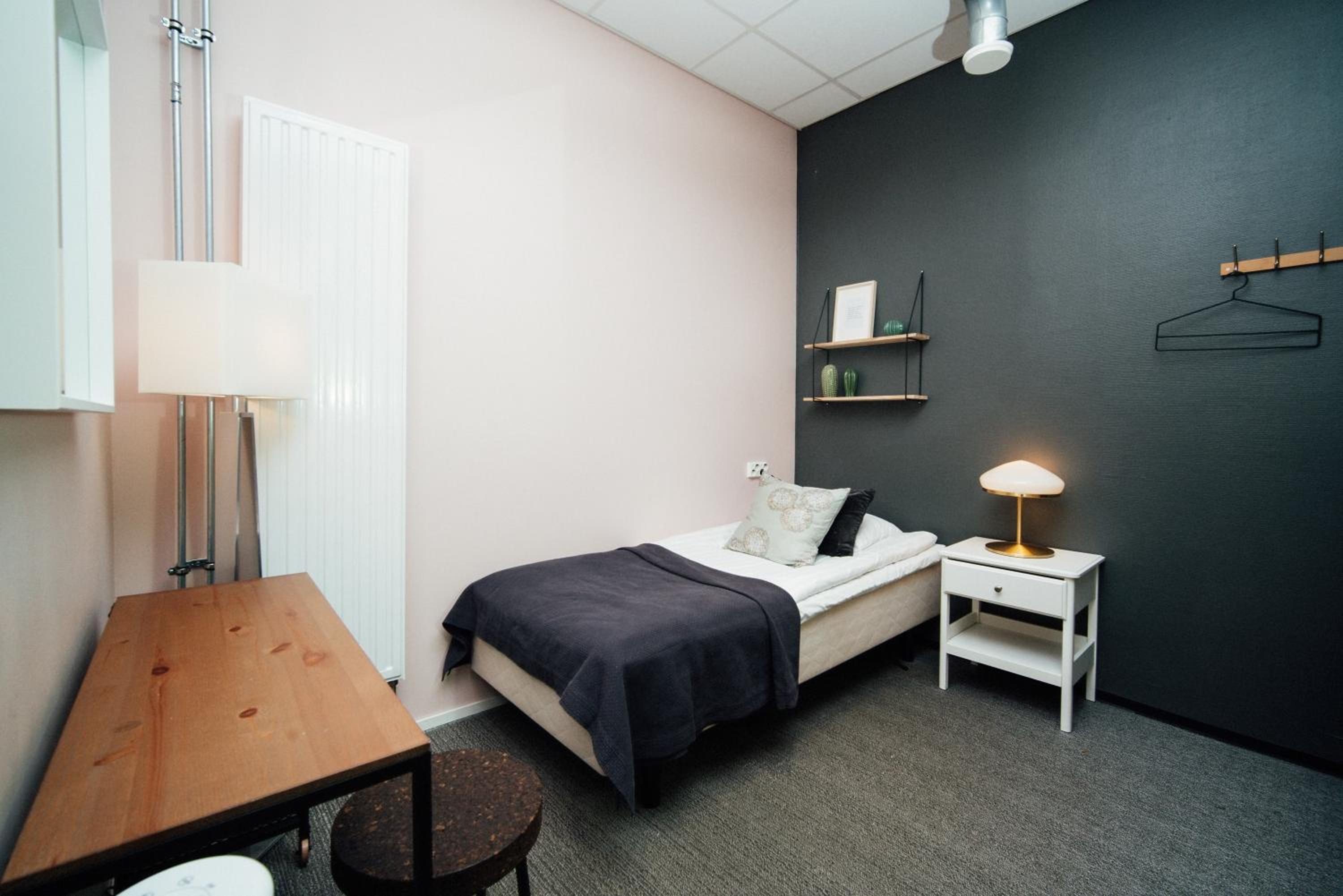Budget Single Room with Shared Bathroom without window