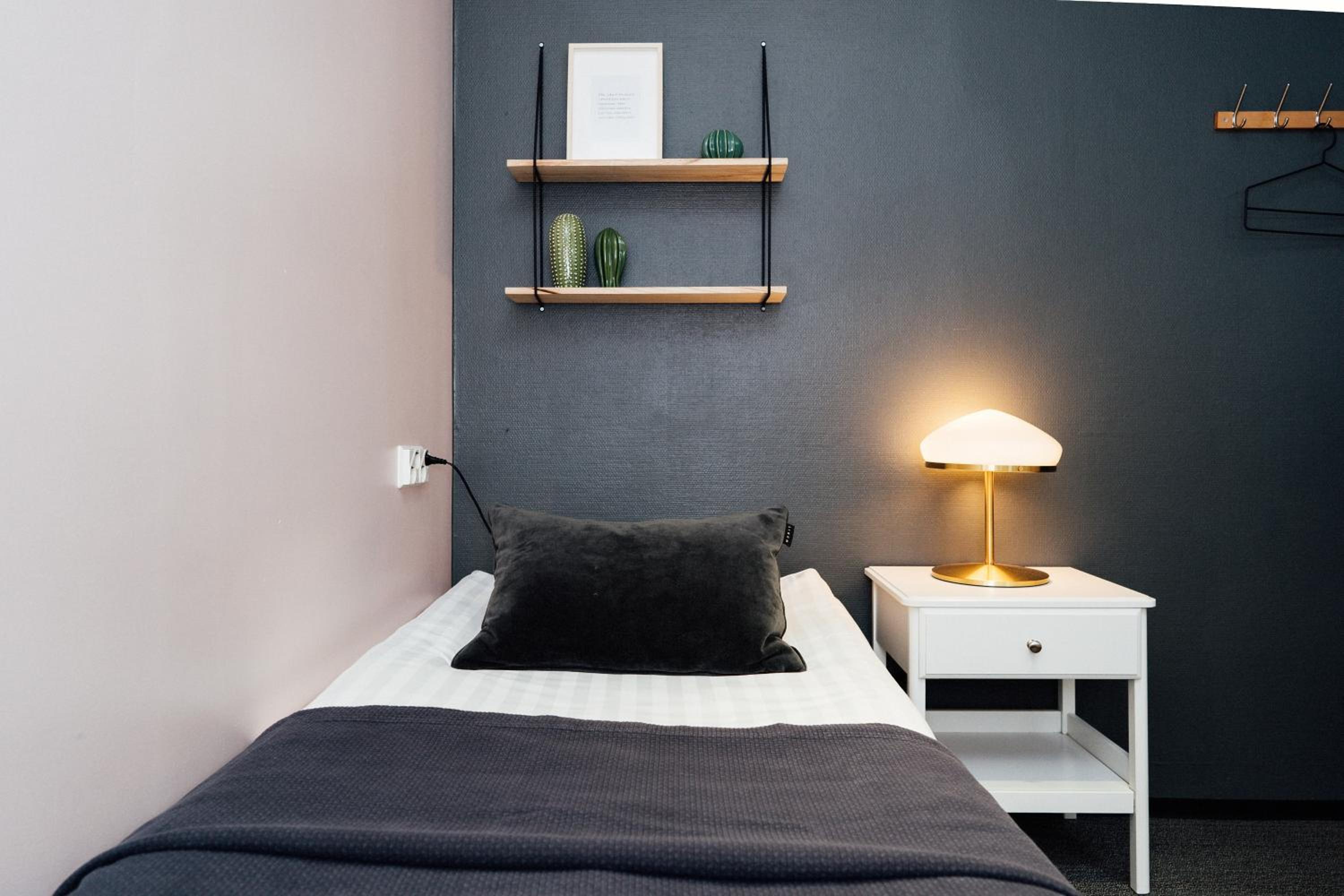 Budget Single Room with Shared Bathroom without window