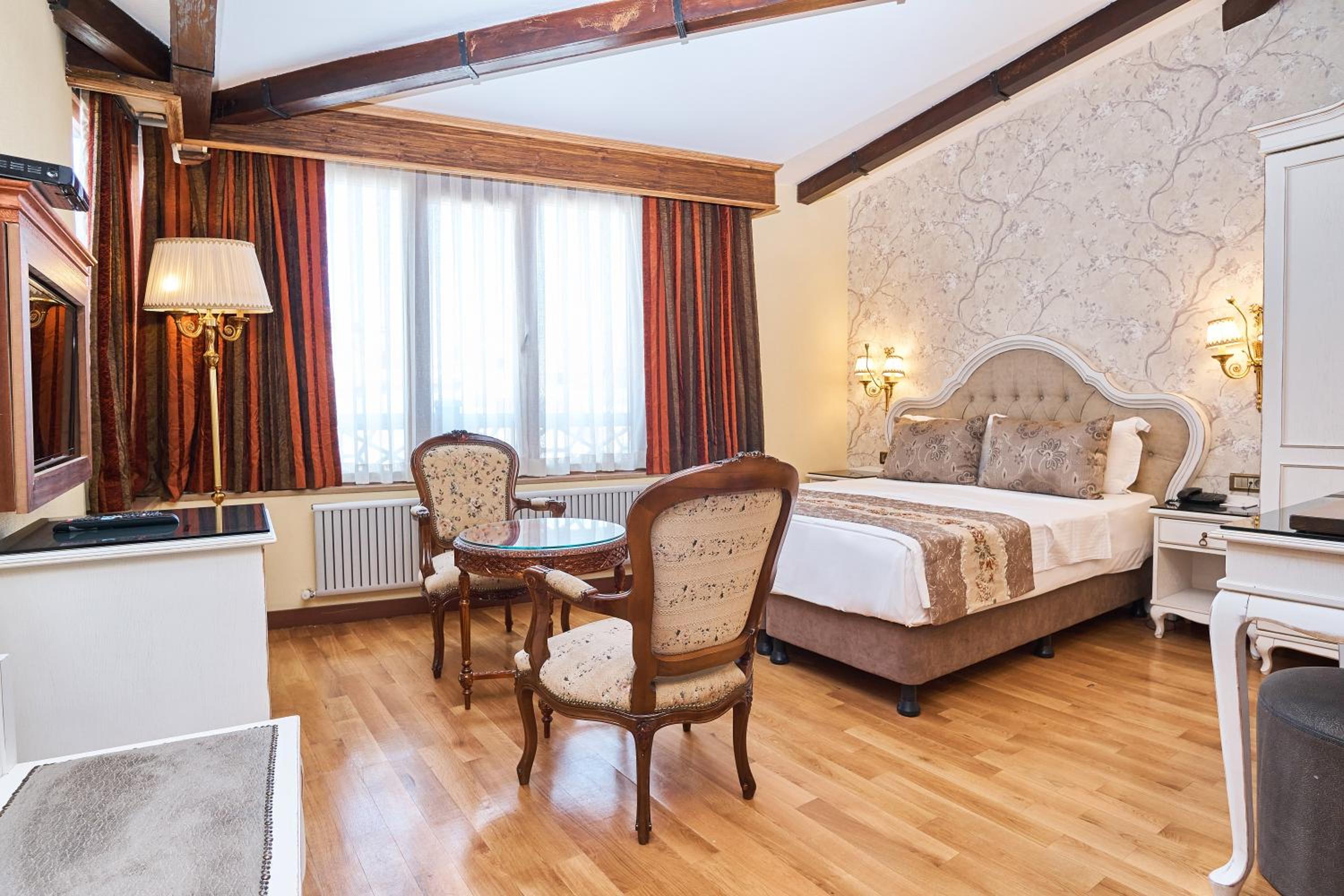 Deluxe Queen Room