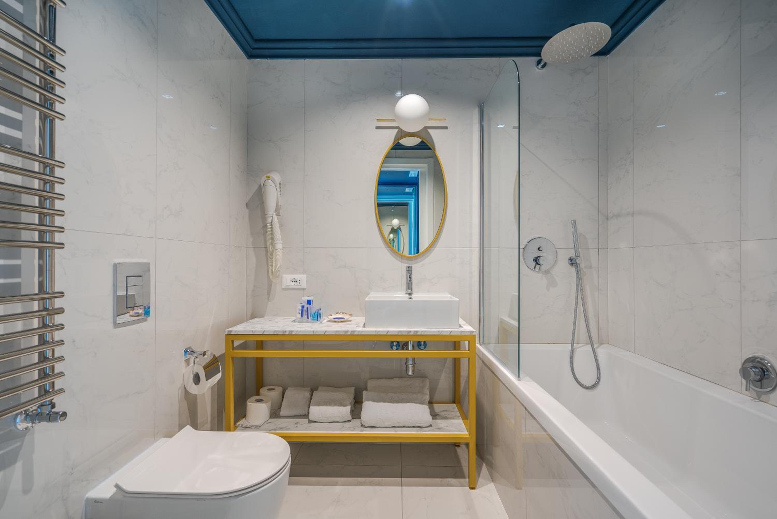Executive Room with Pool View - Photo 8