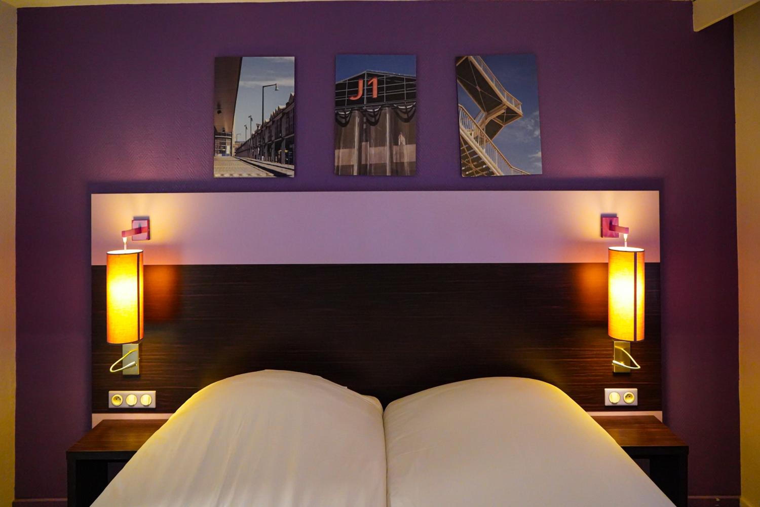 Standard Twin Room - Photo 1