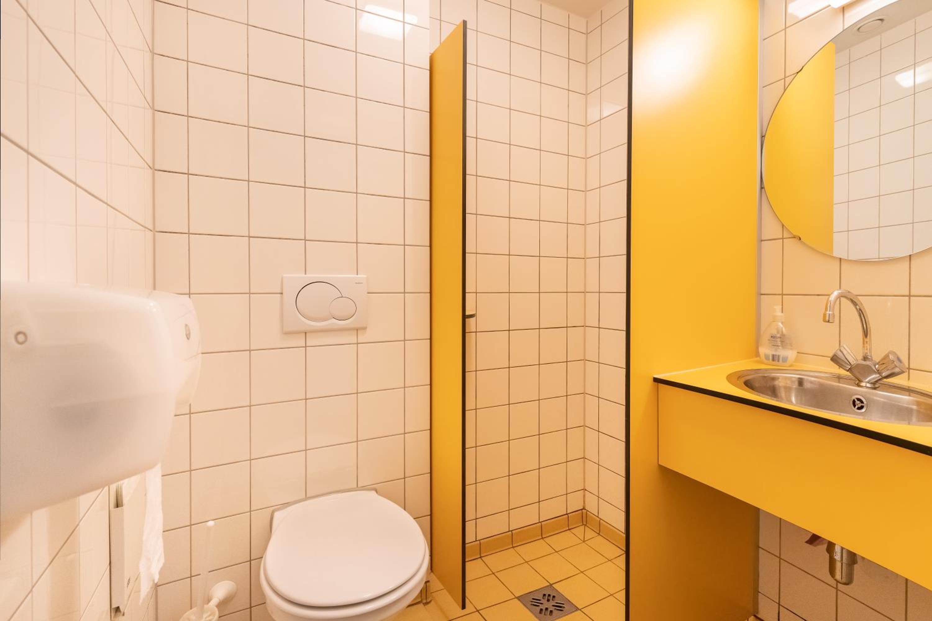 Single Room with Private Bathroom and Shower photo 3