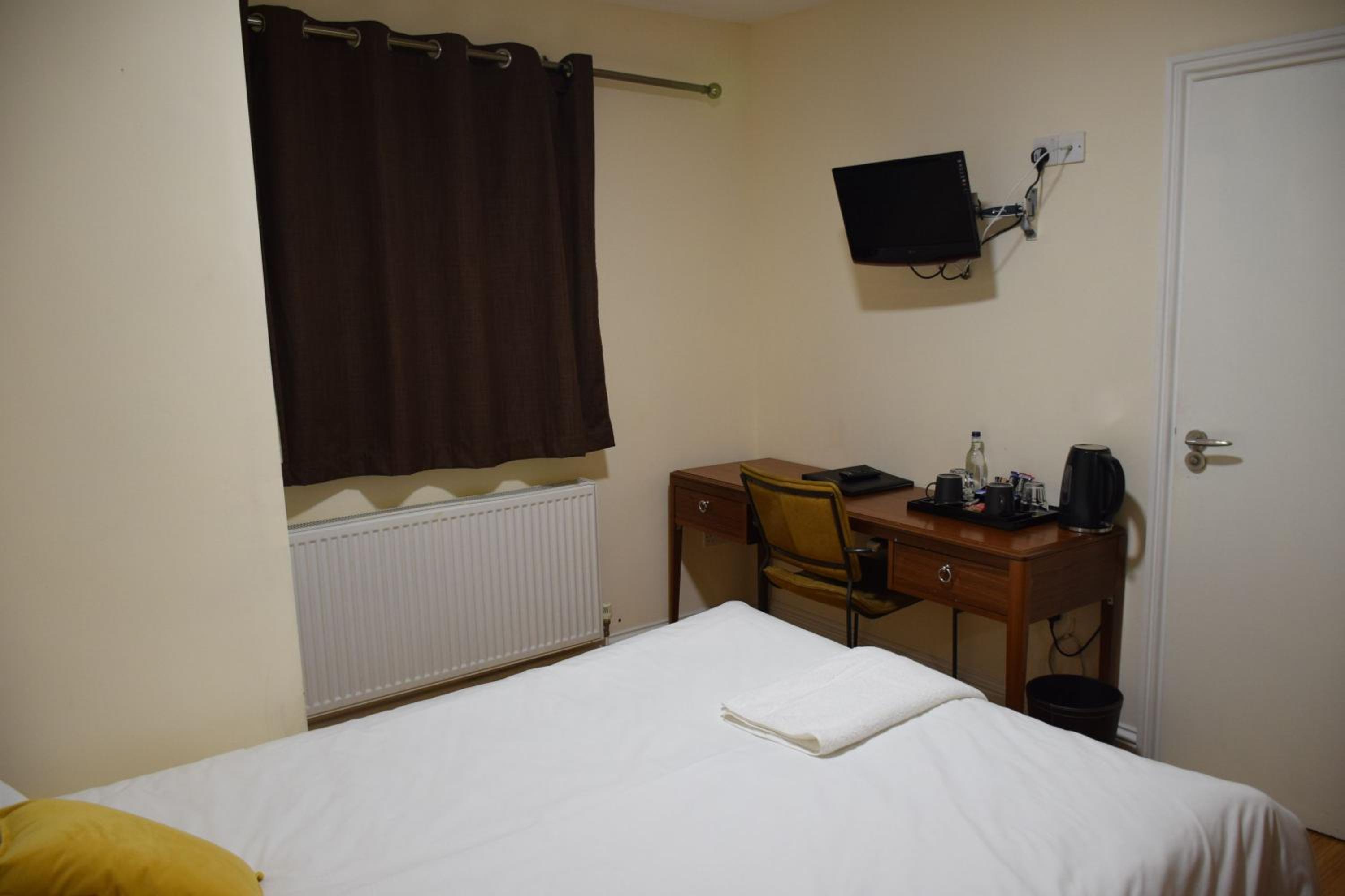 Standard Double Room - Photo 7