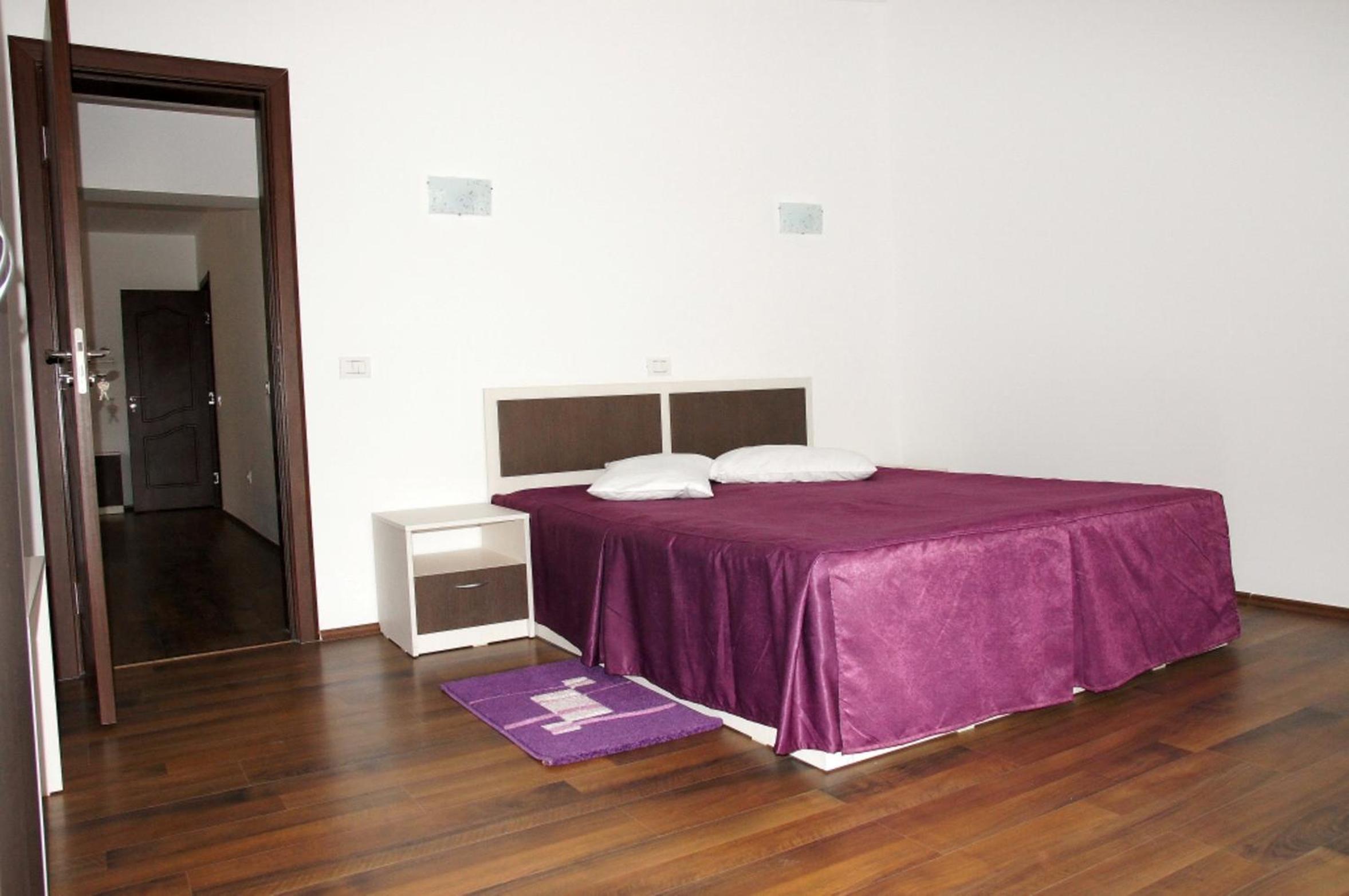 One-Bedroom Apartment photo 3