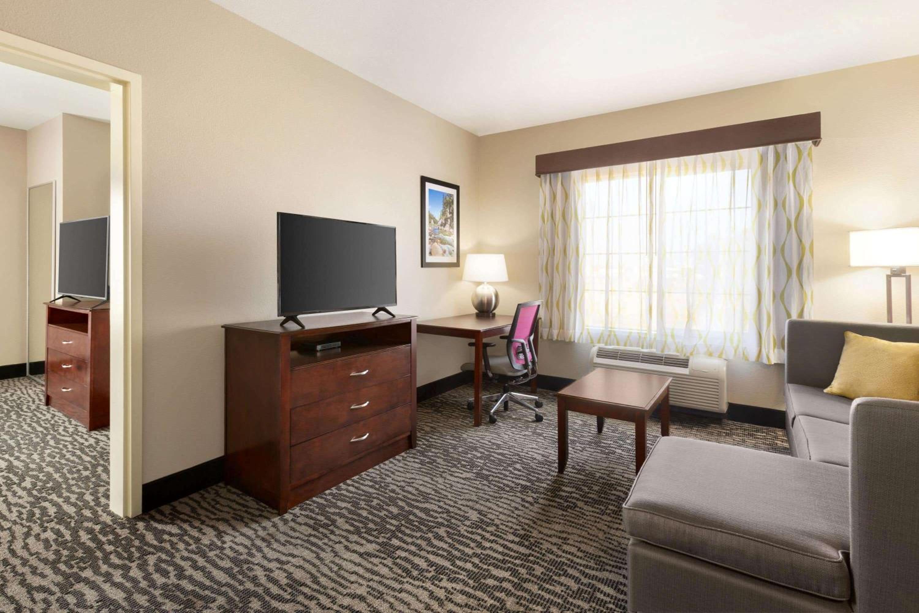 Two-Room King Suite - Non-Smoking - Photo 2