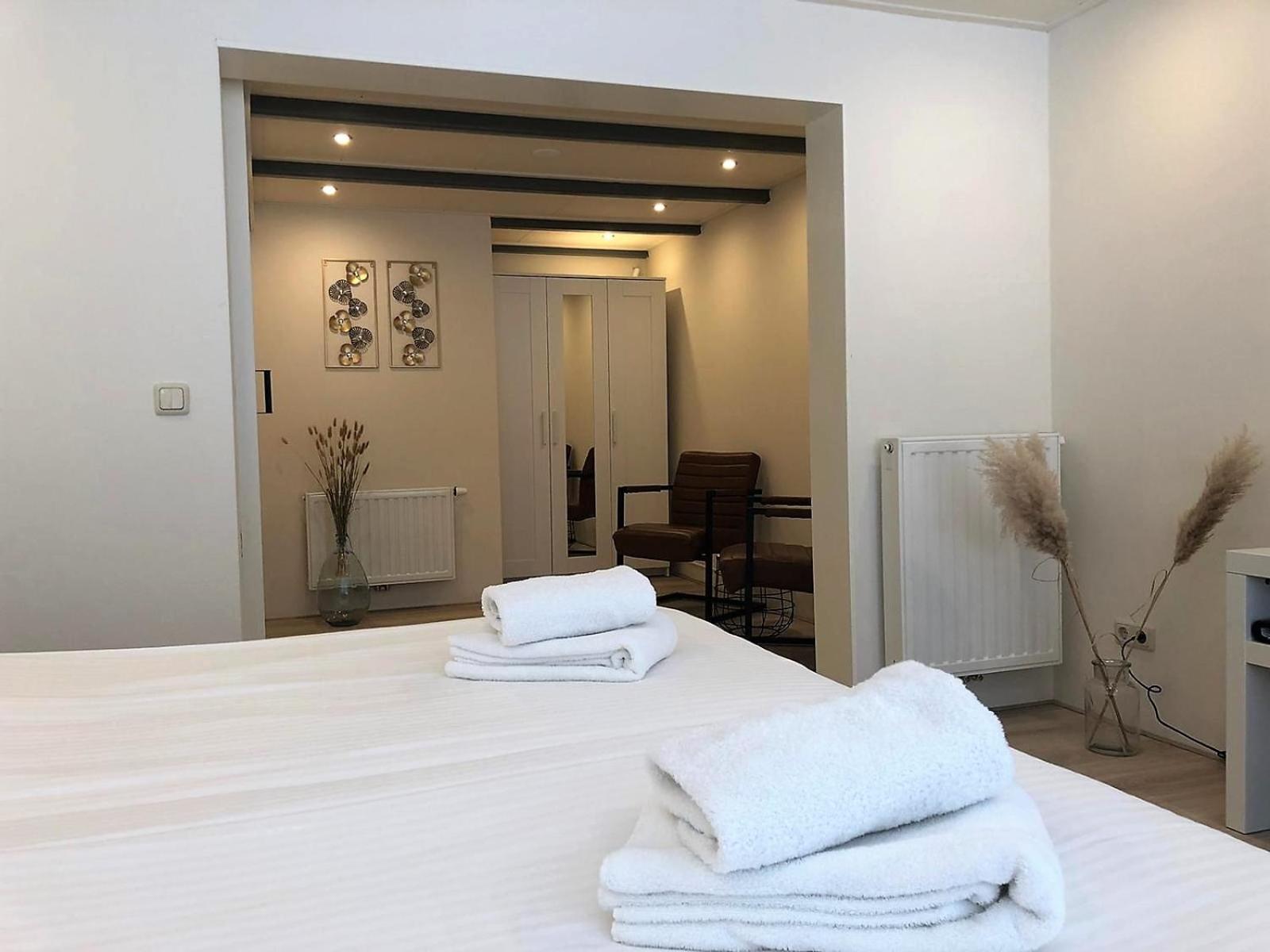 Large Double Room photo 1