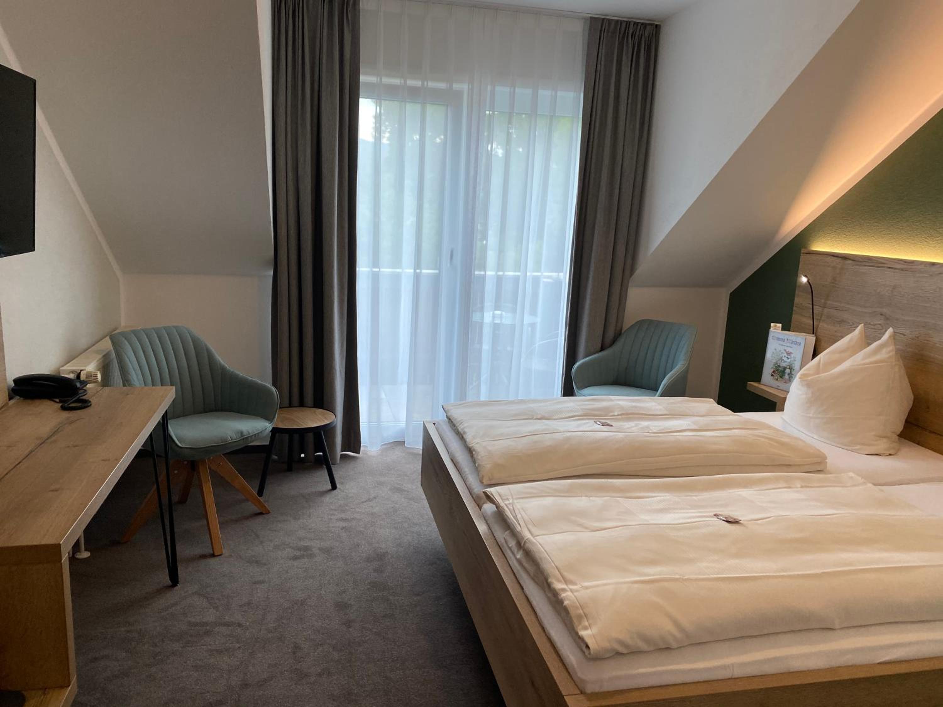 Double Room with Balcony - Photo 3