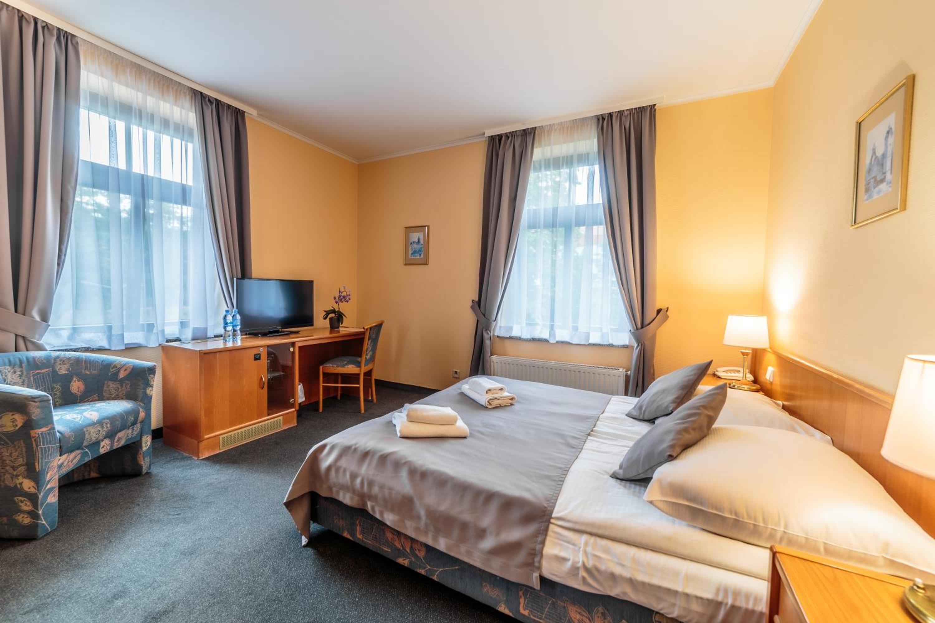 Standard Double or Twin Room - Photo 4