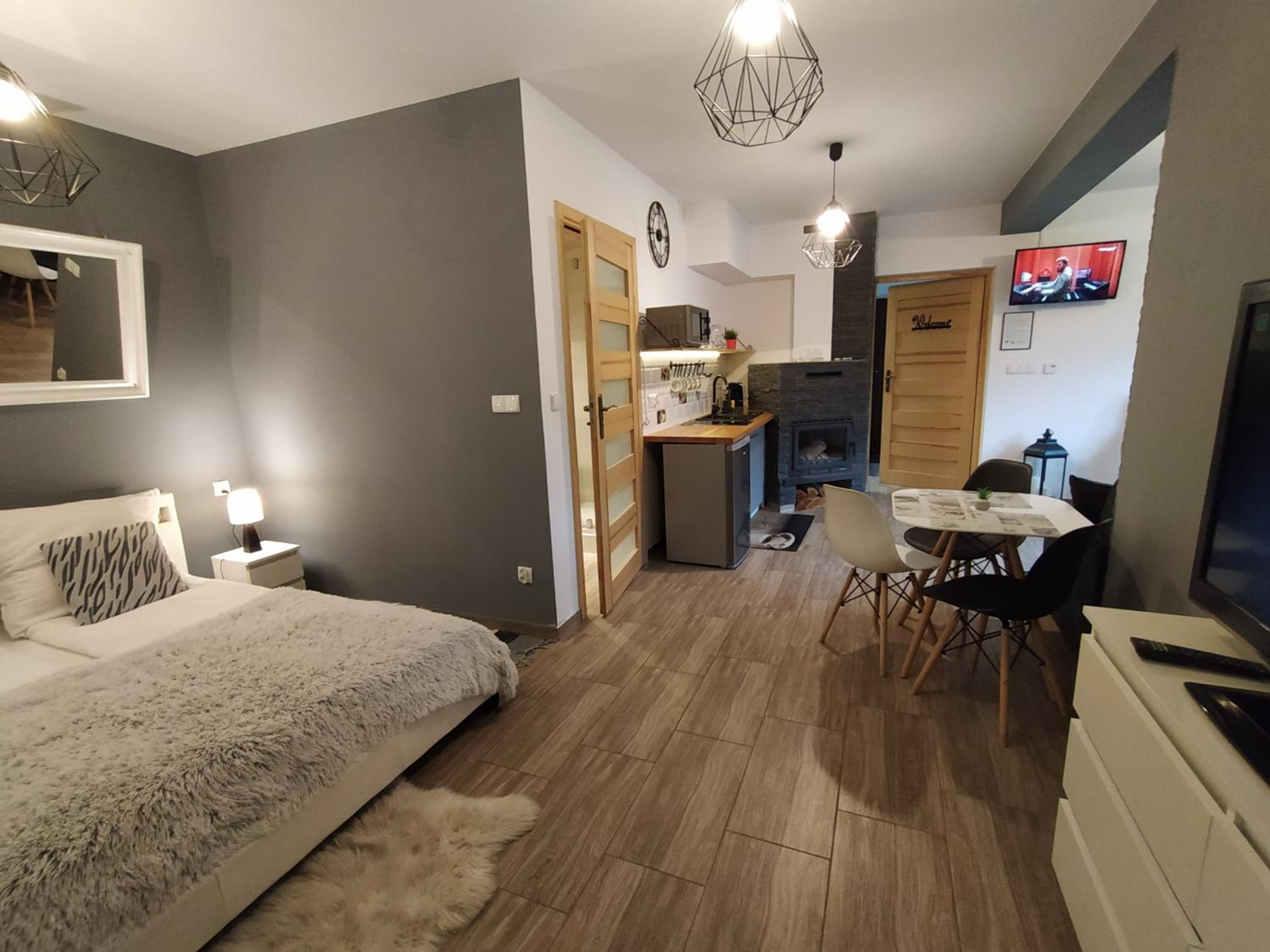One-Bedroom Apartment - Photo 9