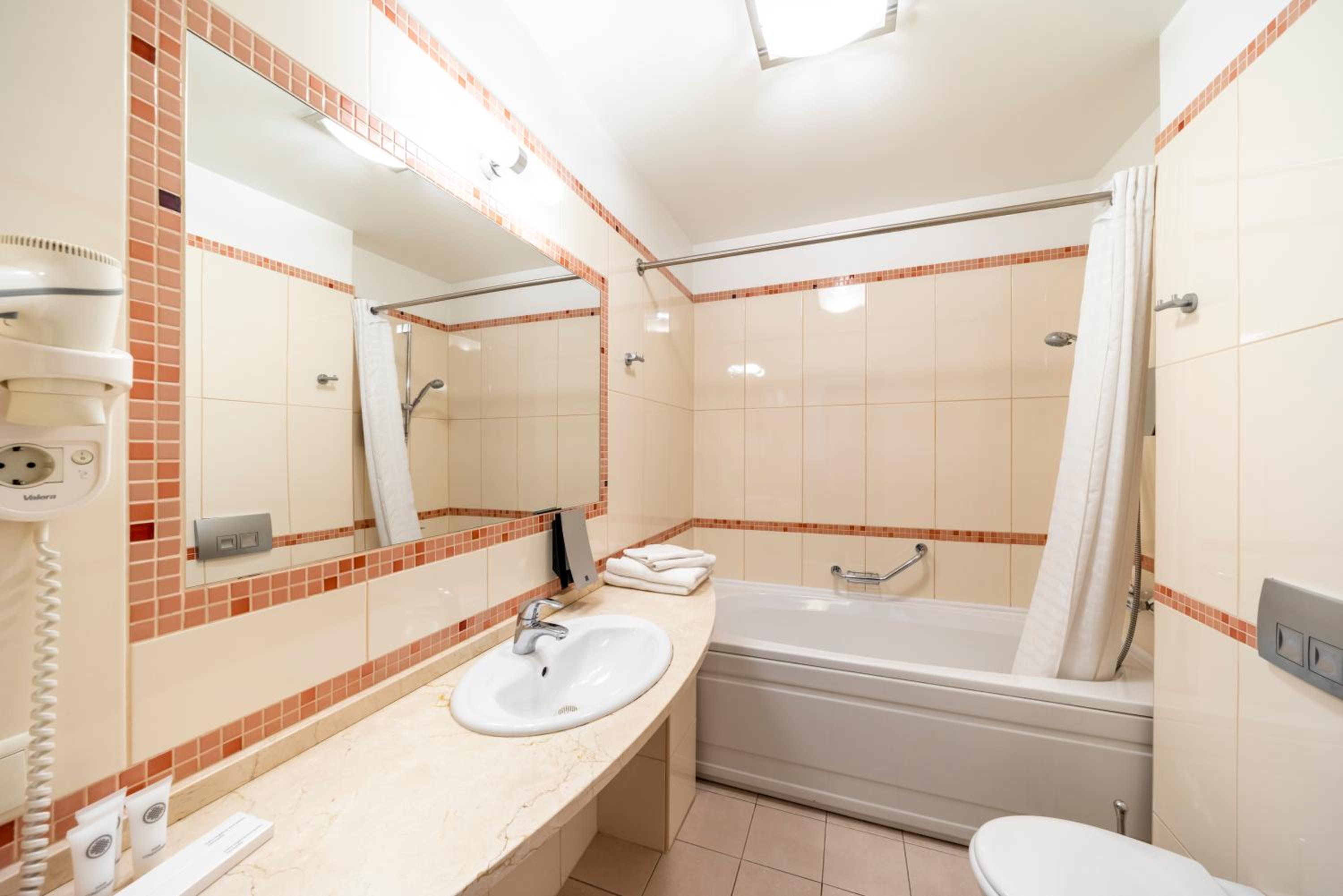 Superior Double Room with Balcony photo 2
