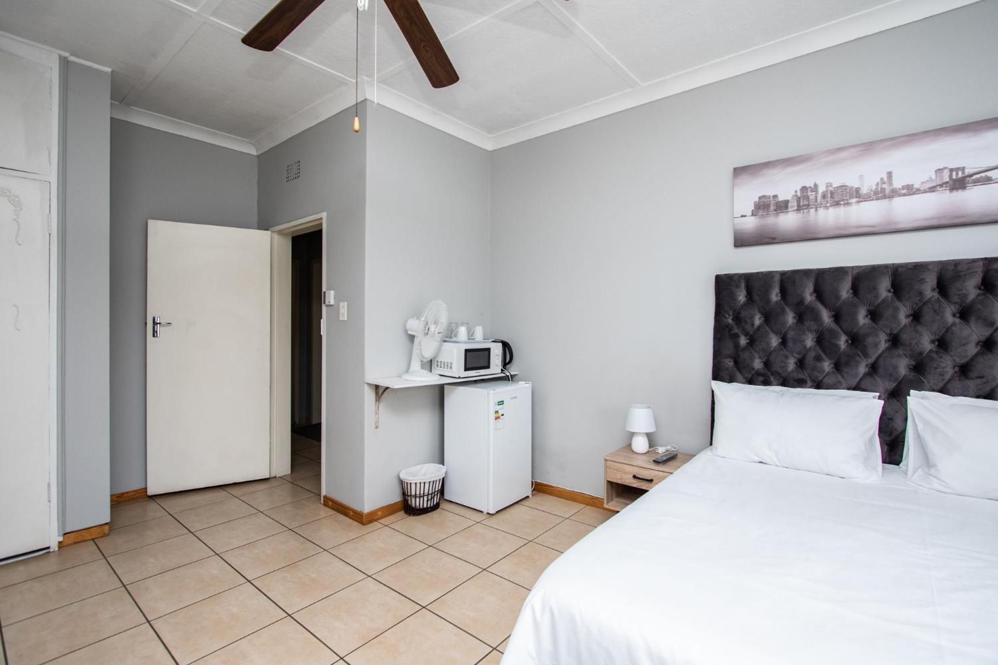 Deluxe Double Room - Photo 22