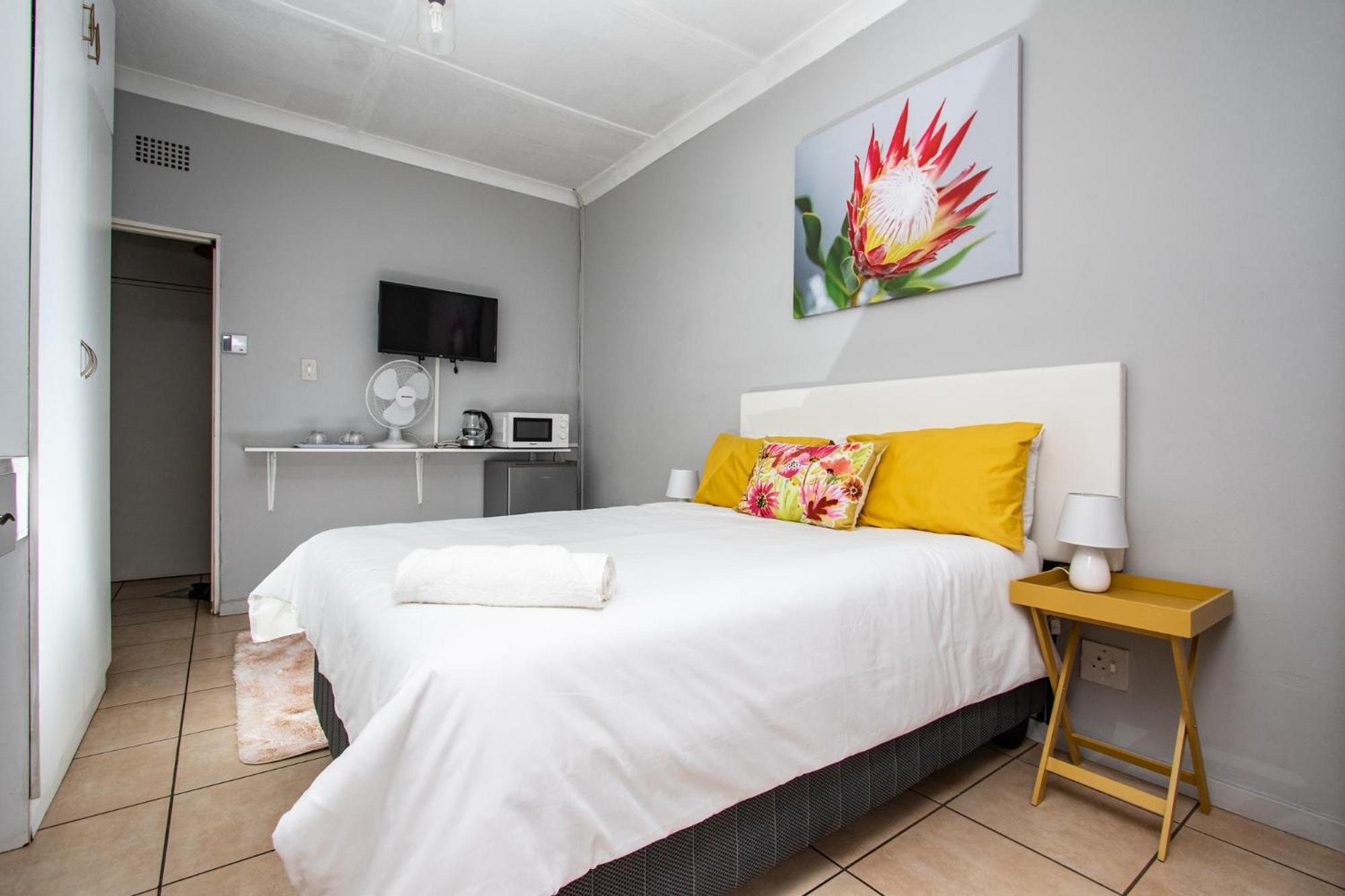 Deluxe Double Room - Photo 21