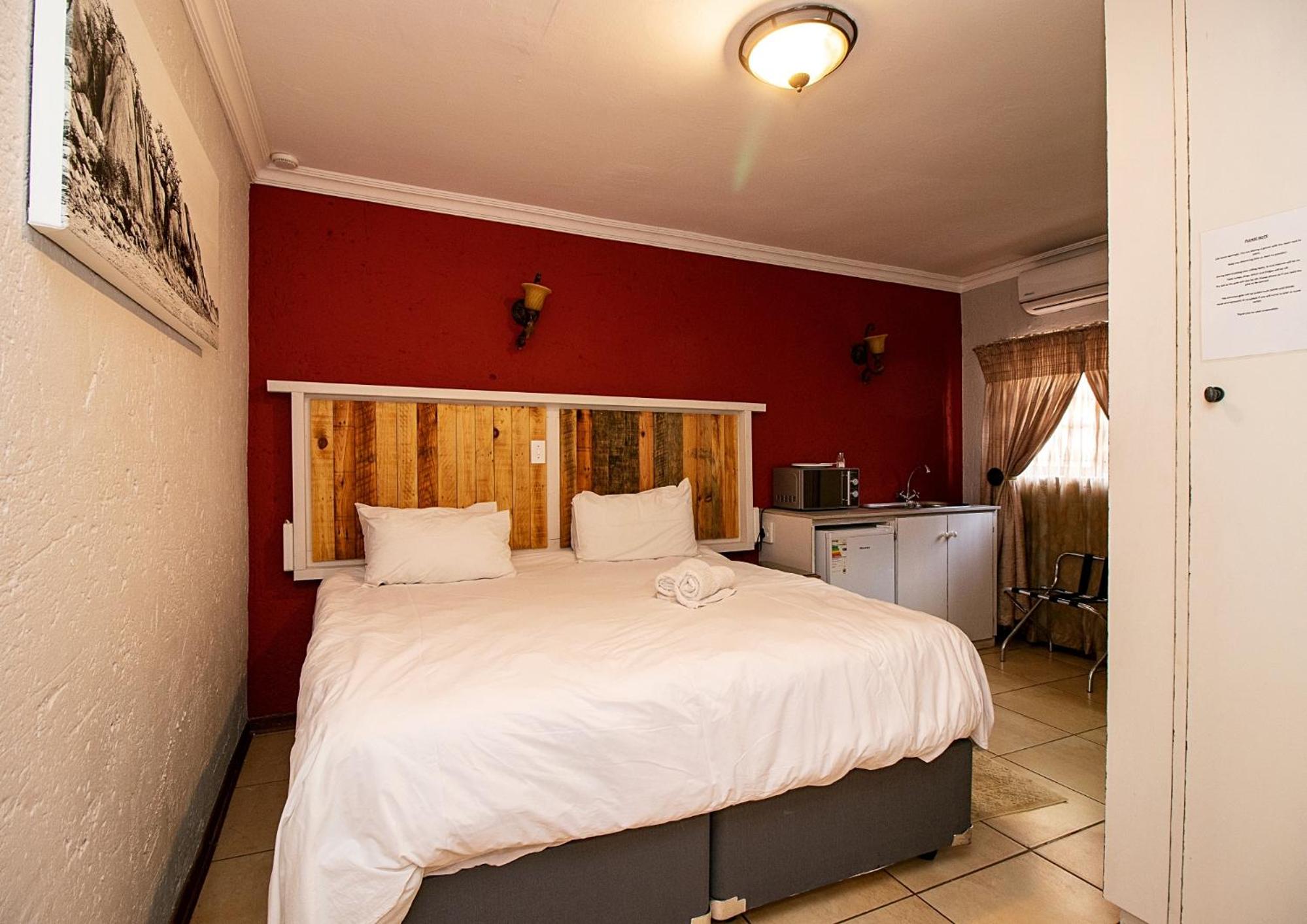  Double Room - Photo 1