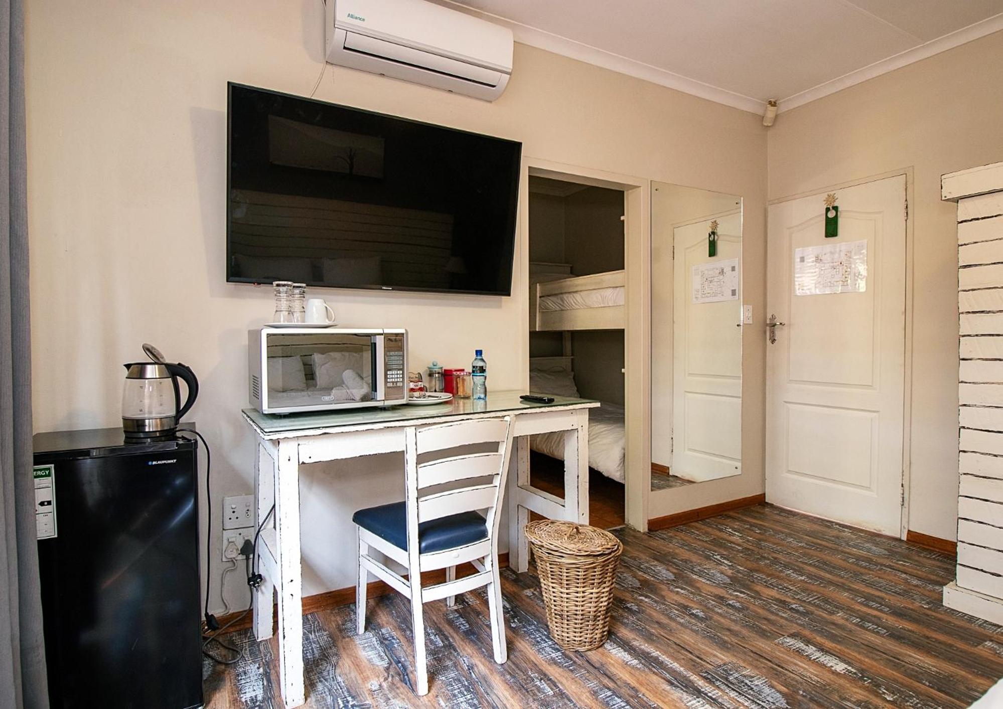Twin Room - Photo 1