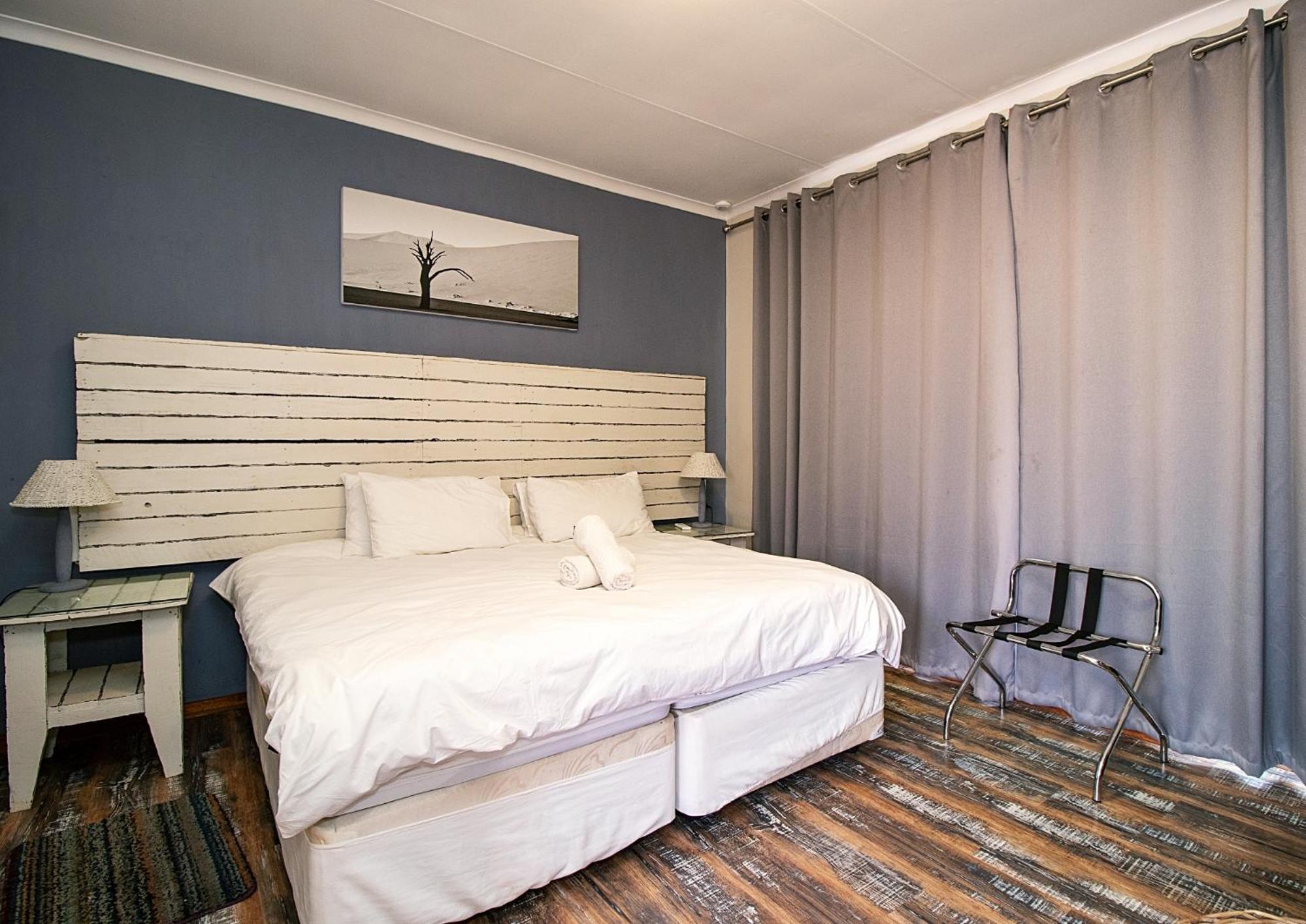 Twin Room - Photo 10