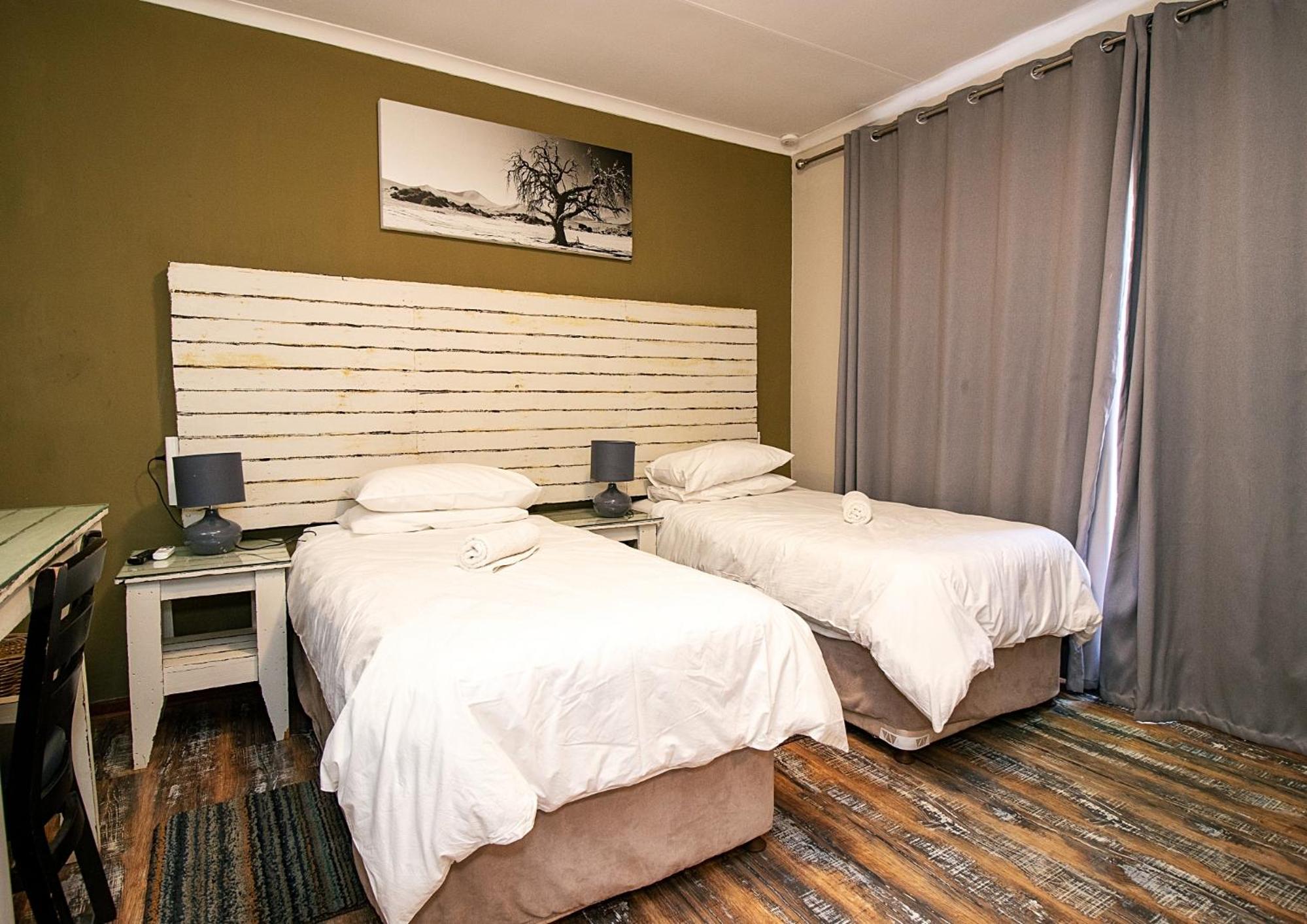 Twin Room - Photo 14