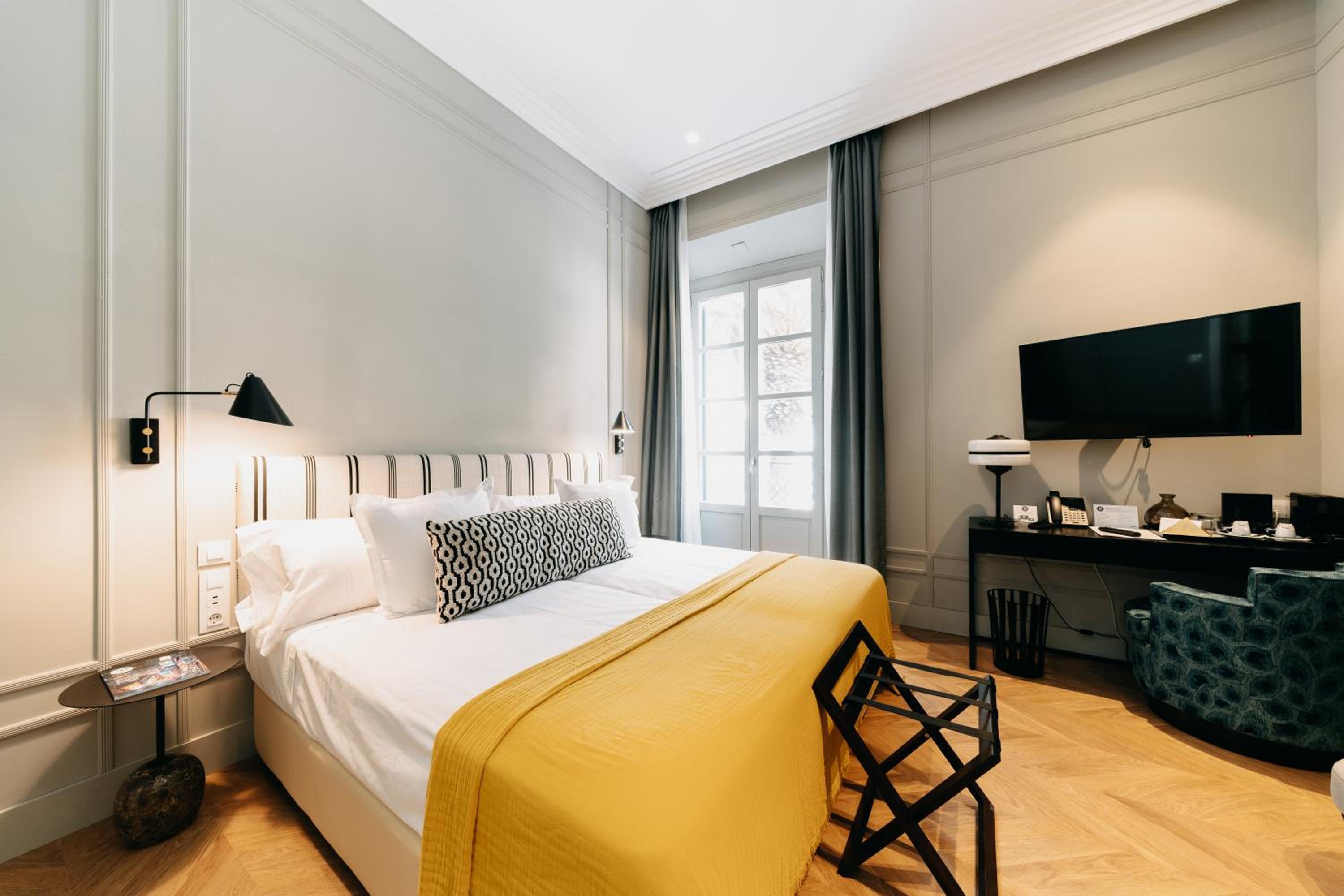 Double or Twin Room thumbnail 5