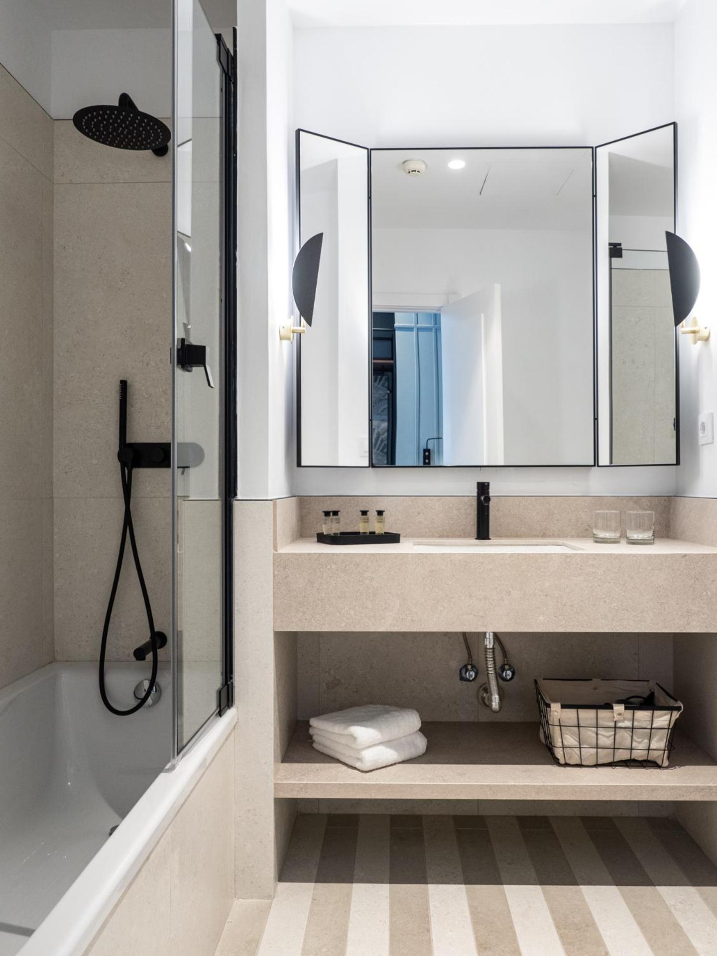 Double or Twin Room - Photo 18