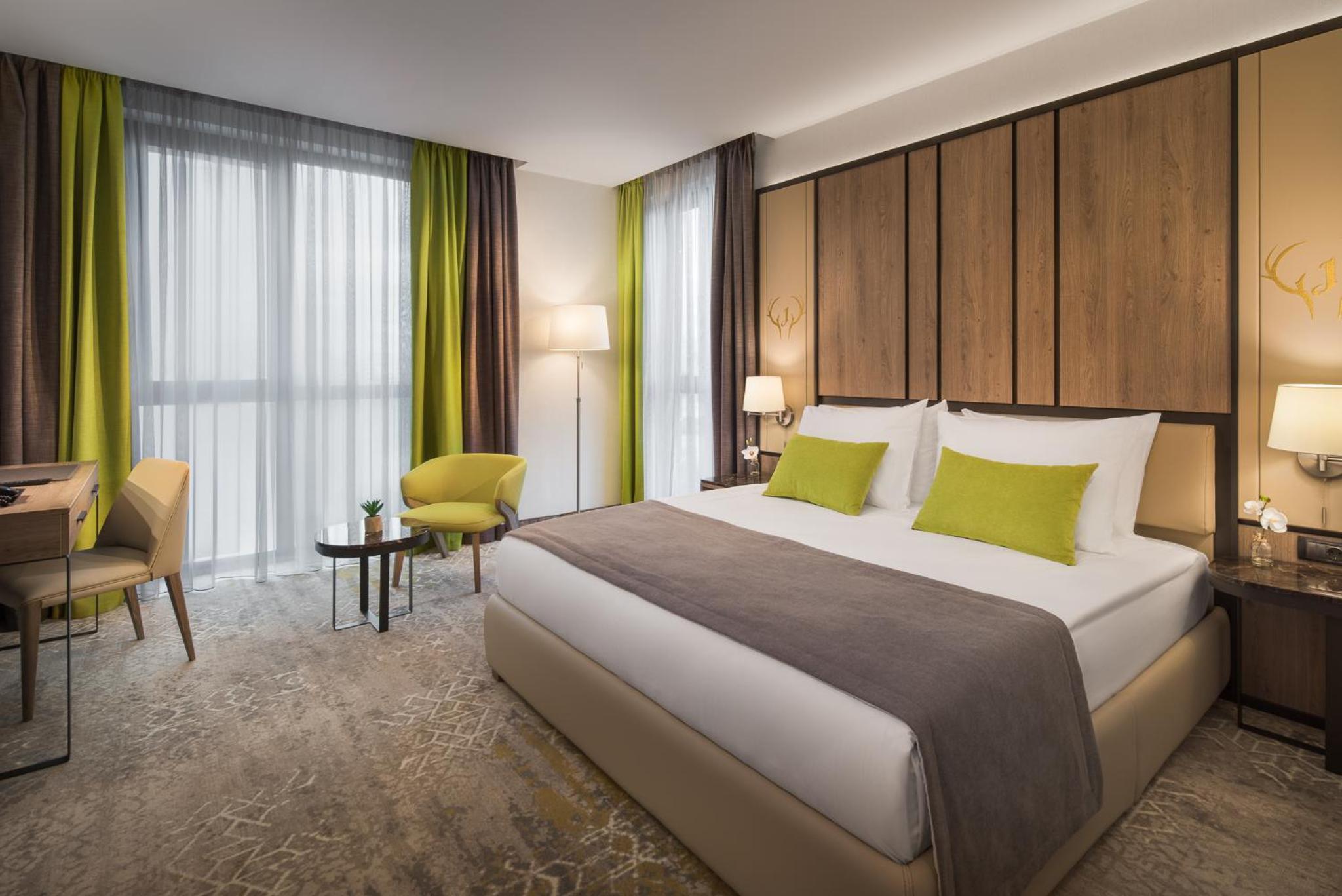 Standard Queen Room - Photo 9