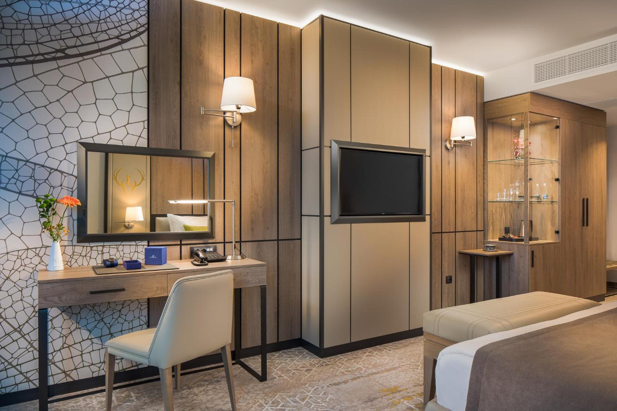 Premium King Room - Photo 4