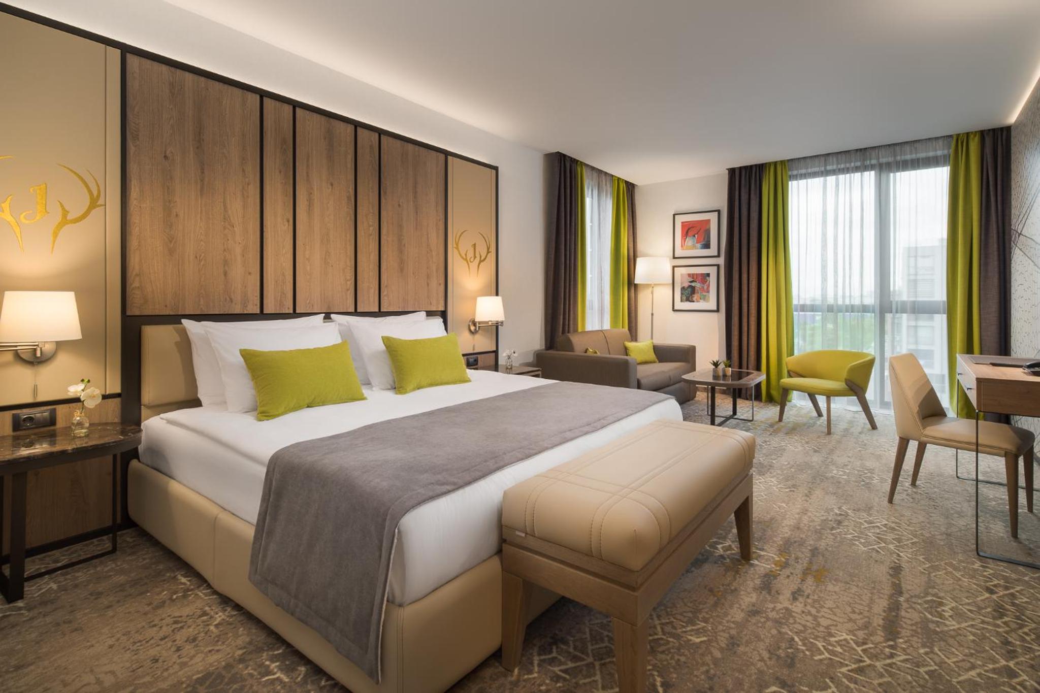 Premium King Room - Photo 3