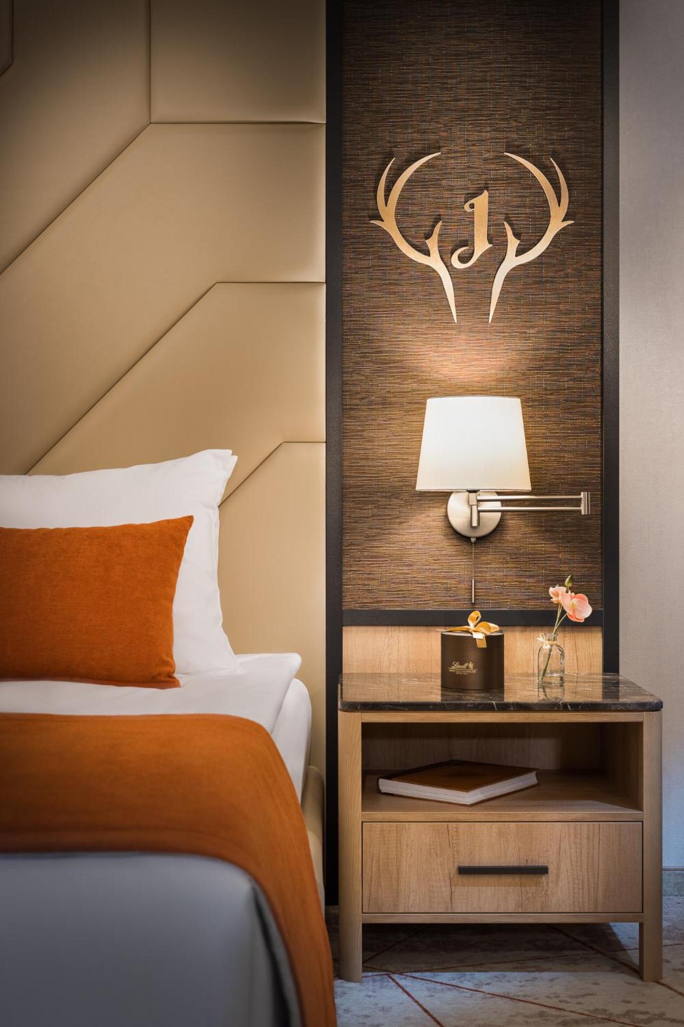 Premium King Room - Photo 14