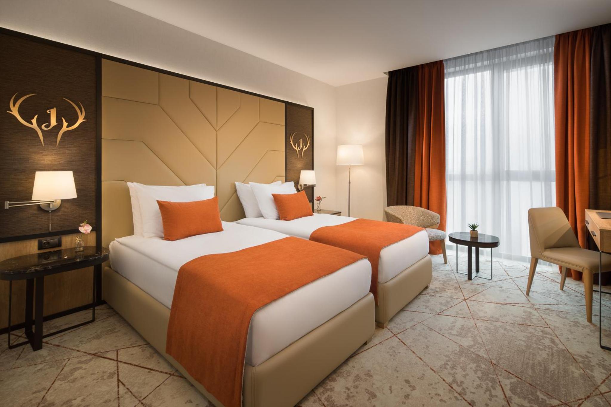 Standard Twin Room - Photo 8