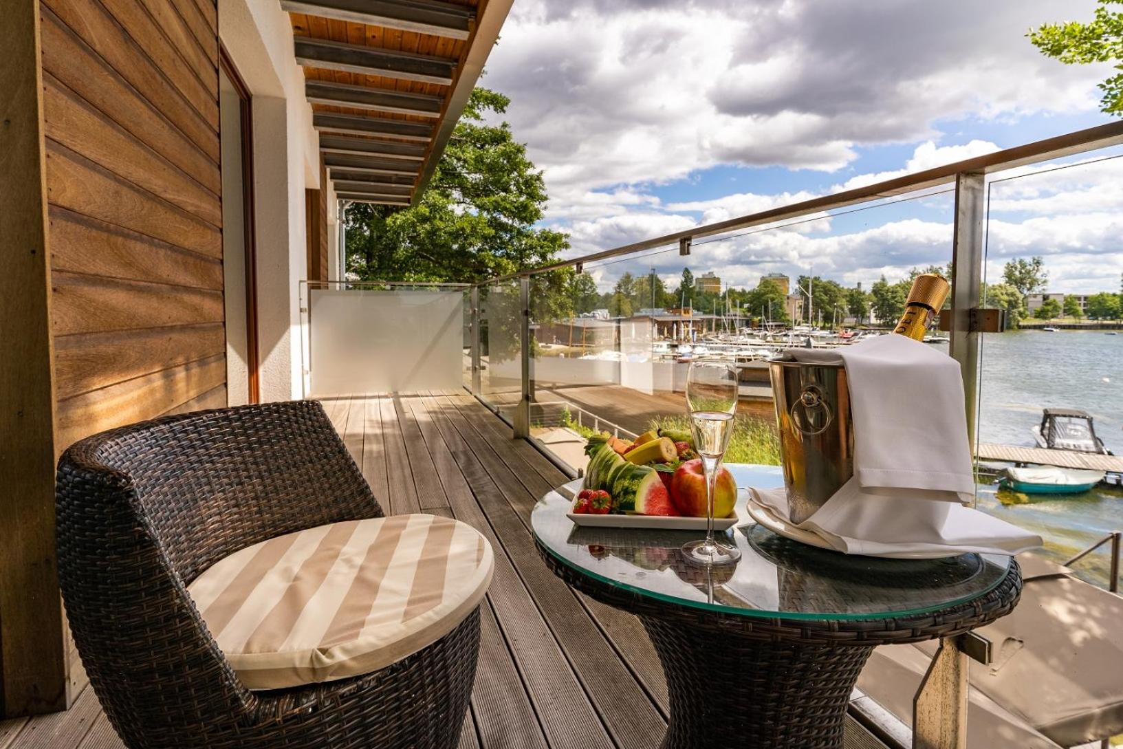 Suite with Lake View - Photo 5