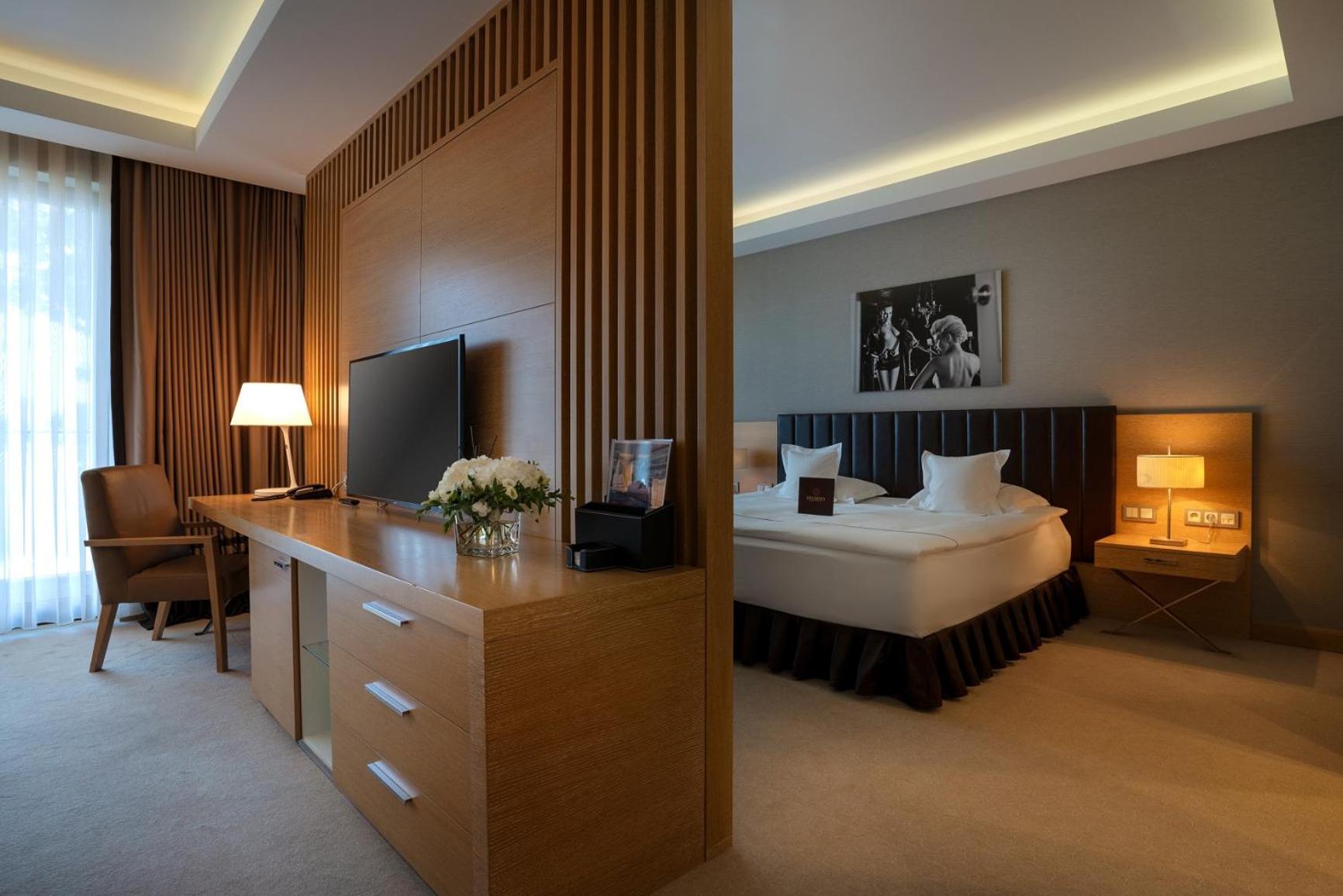 Suite with Lake View - Photo 2