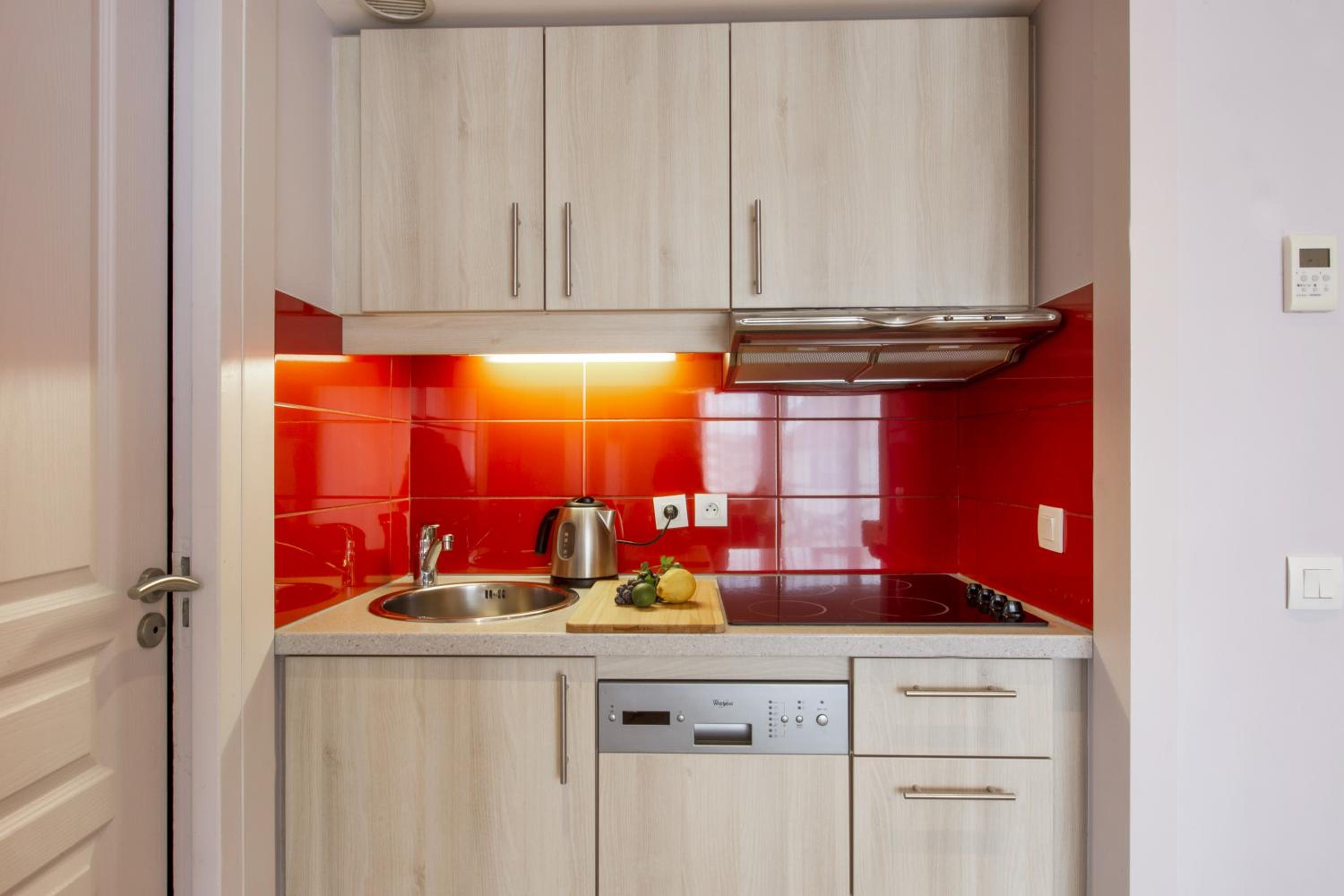 Superior One-Bedroom Apartment (4 People) - Photo 4