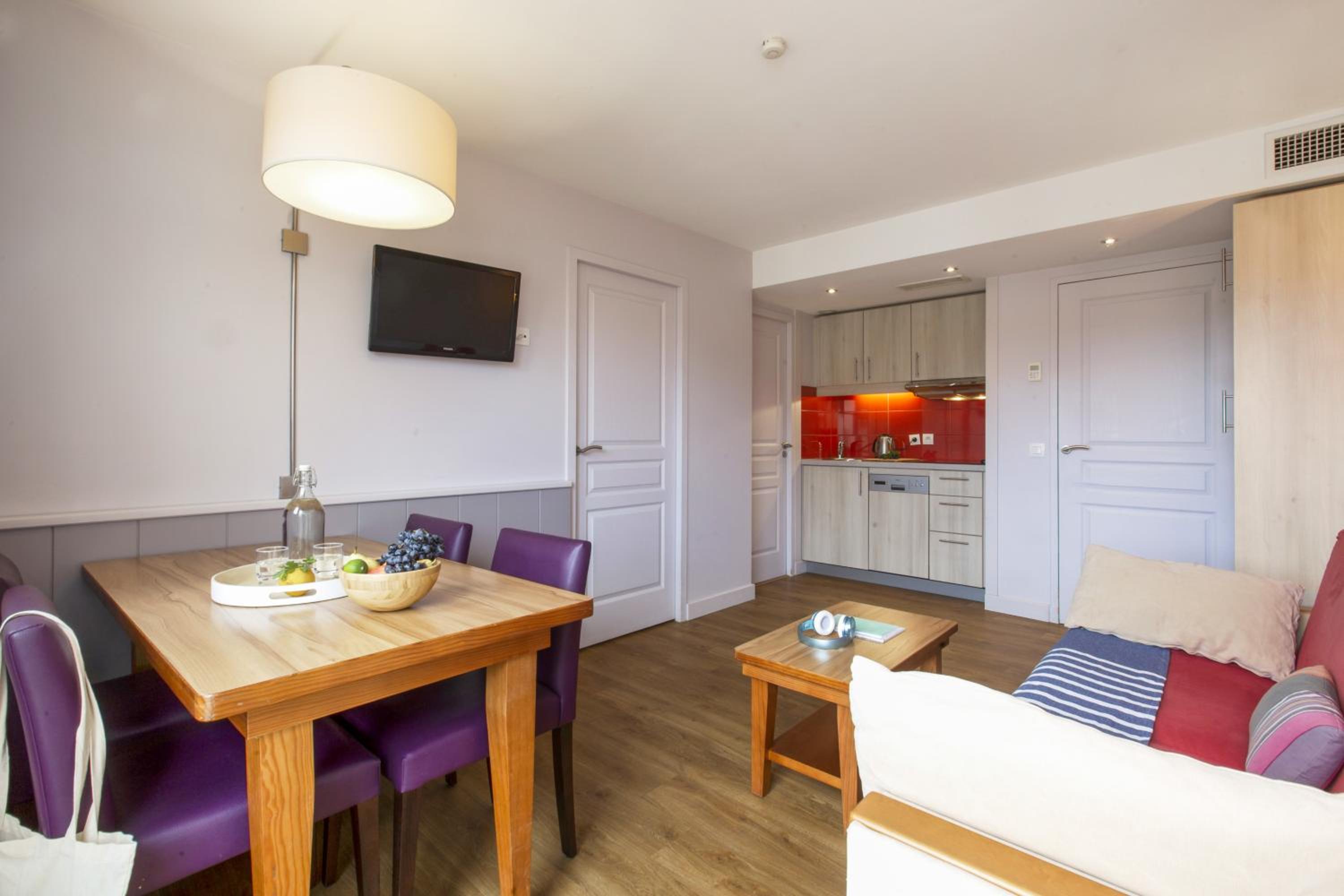 Superior One-Bedroom Apartment (4 People) - Garden View - Photo 8