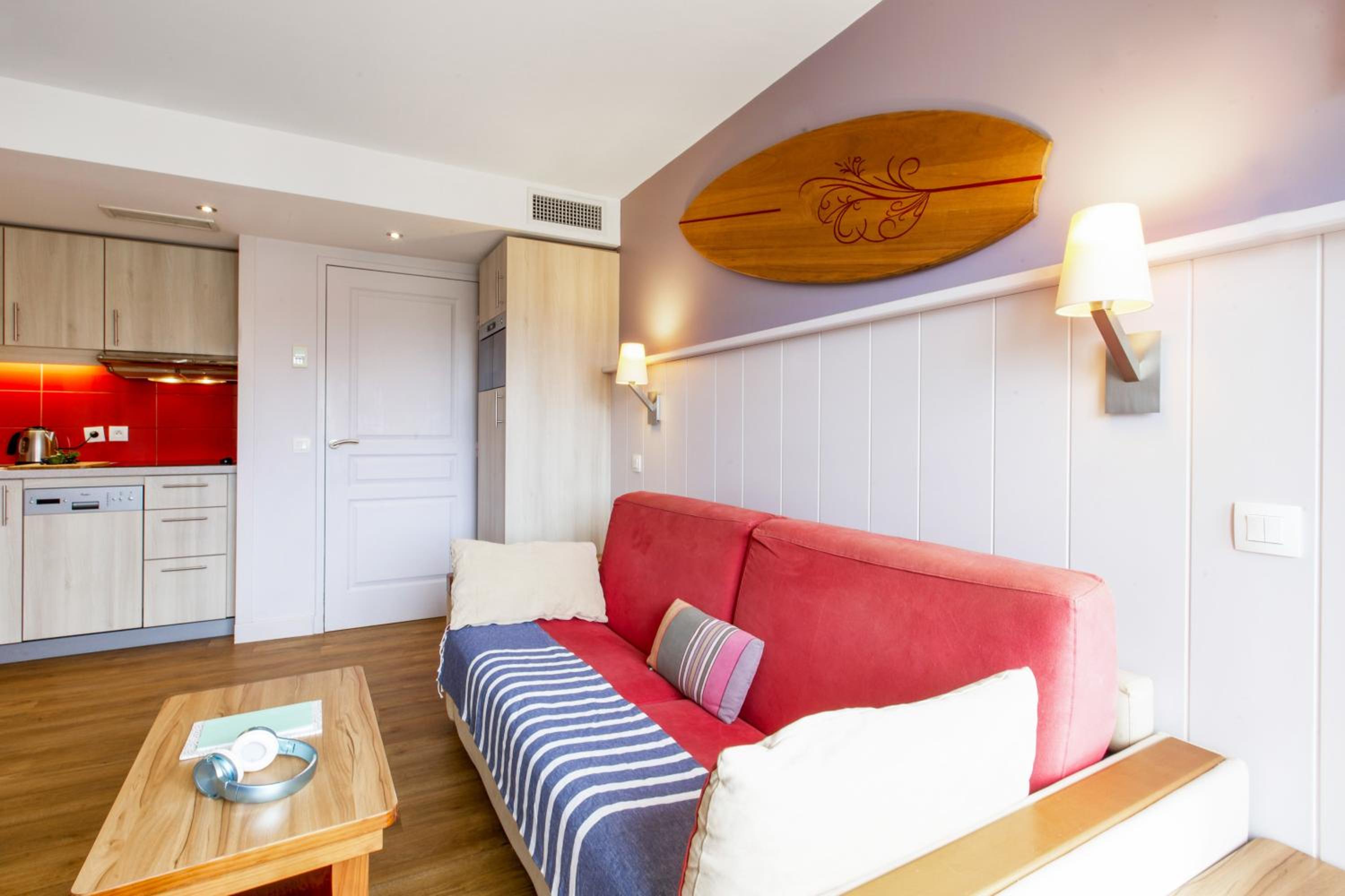 Superior One-Bedroom Apartment (4 People)