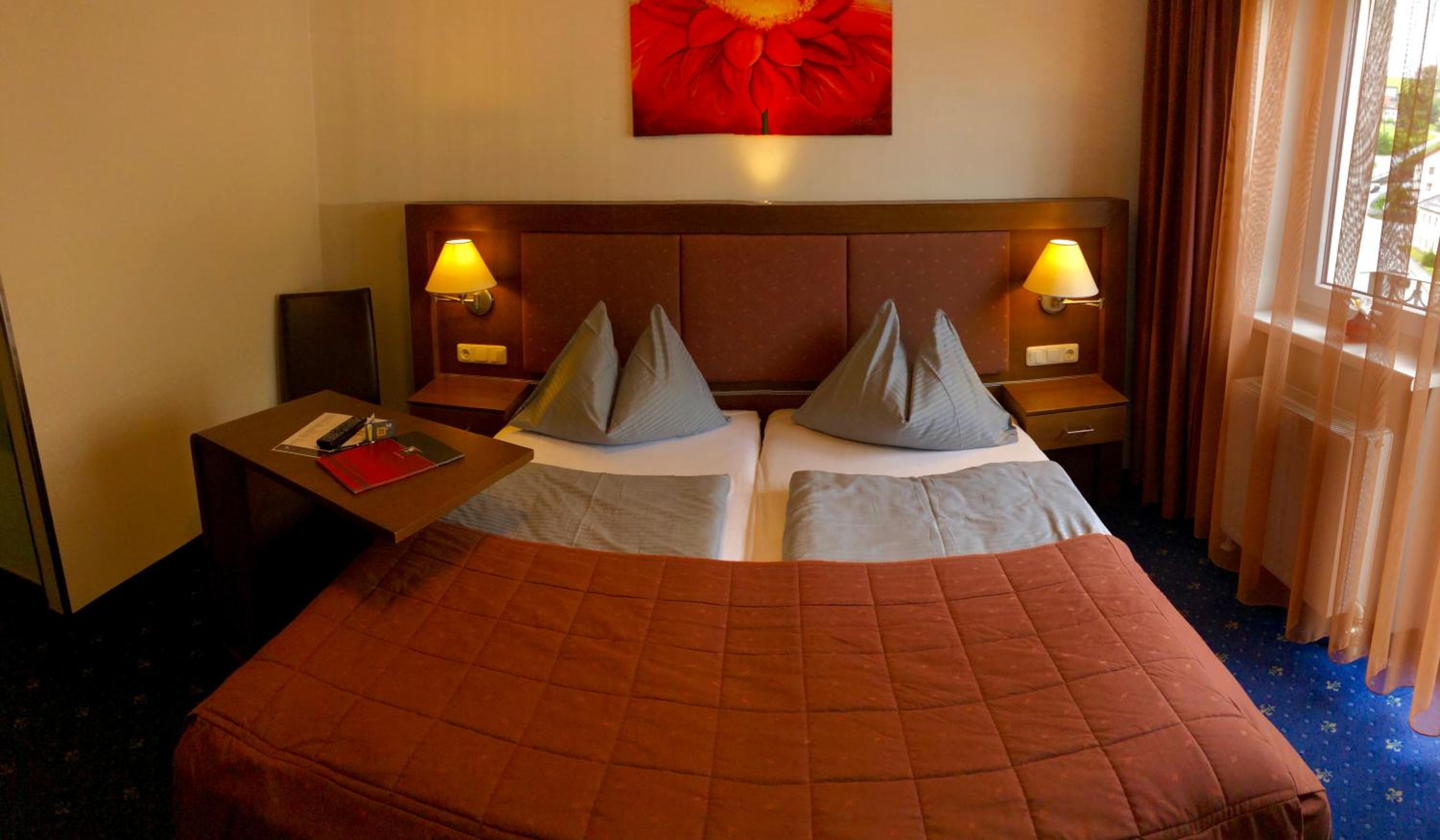 Double Room with Balcony - Photo 9