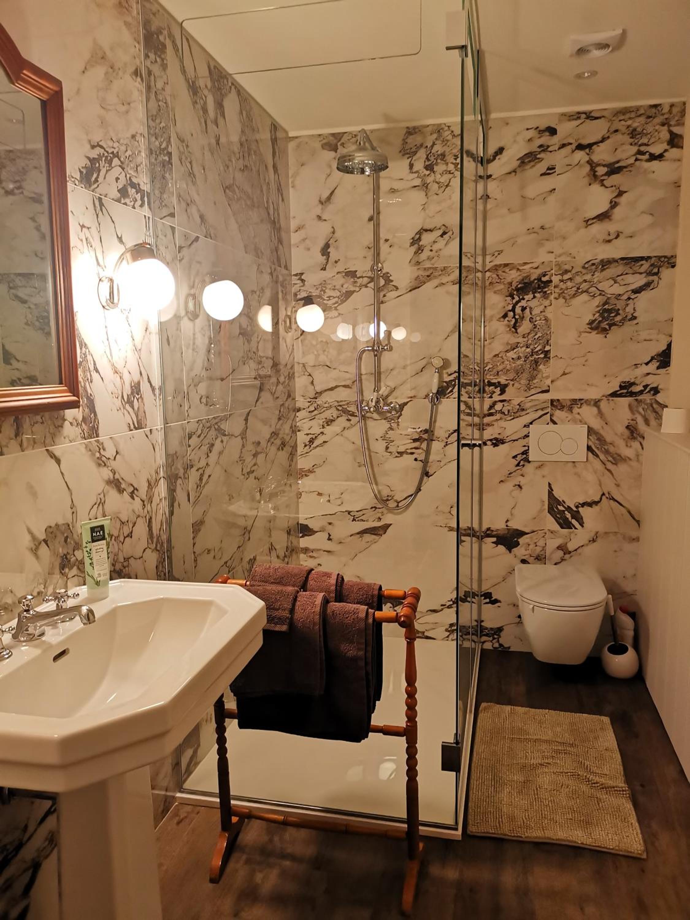 Deluxe King Room photo 3