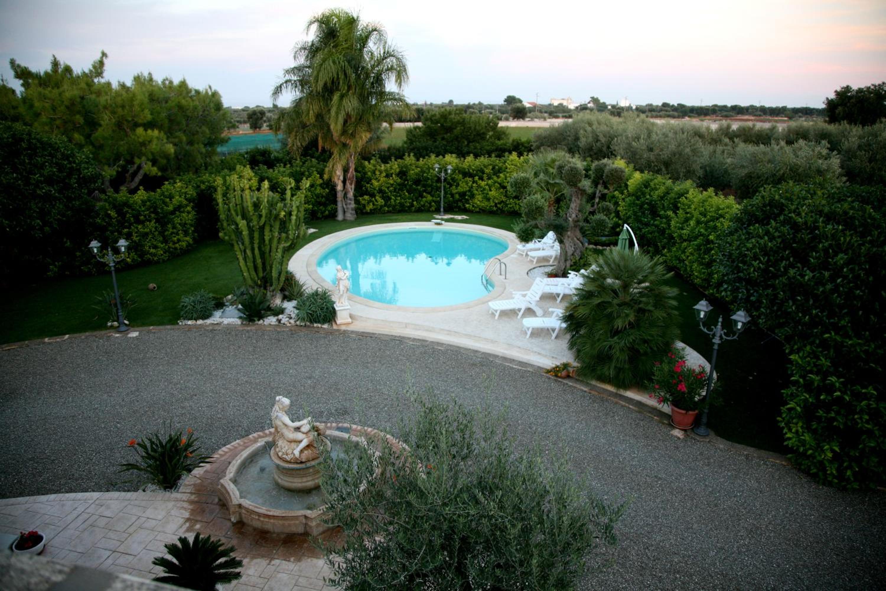 One-Bedroom Apartment with Garden View photo 2
