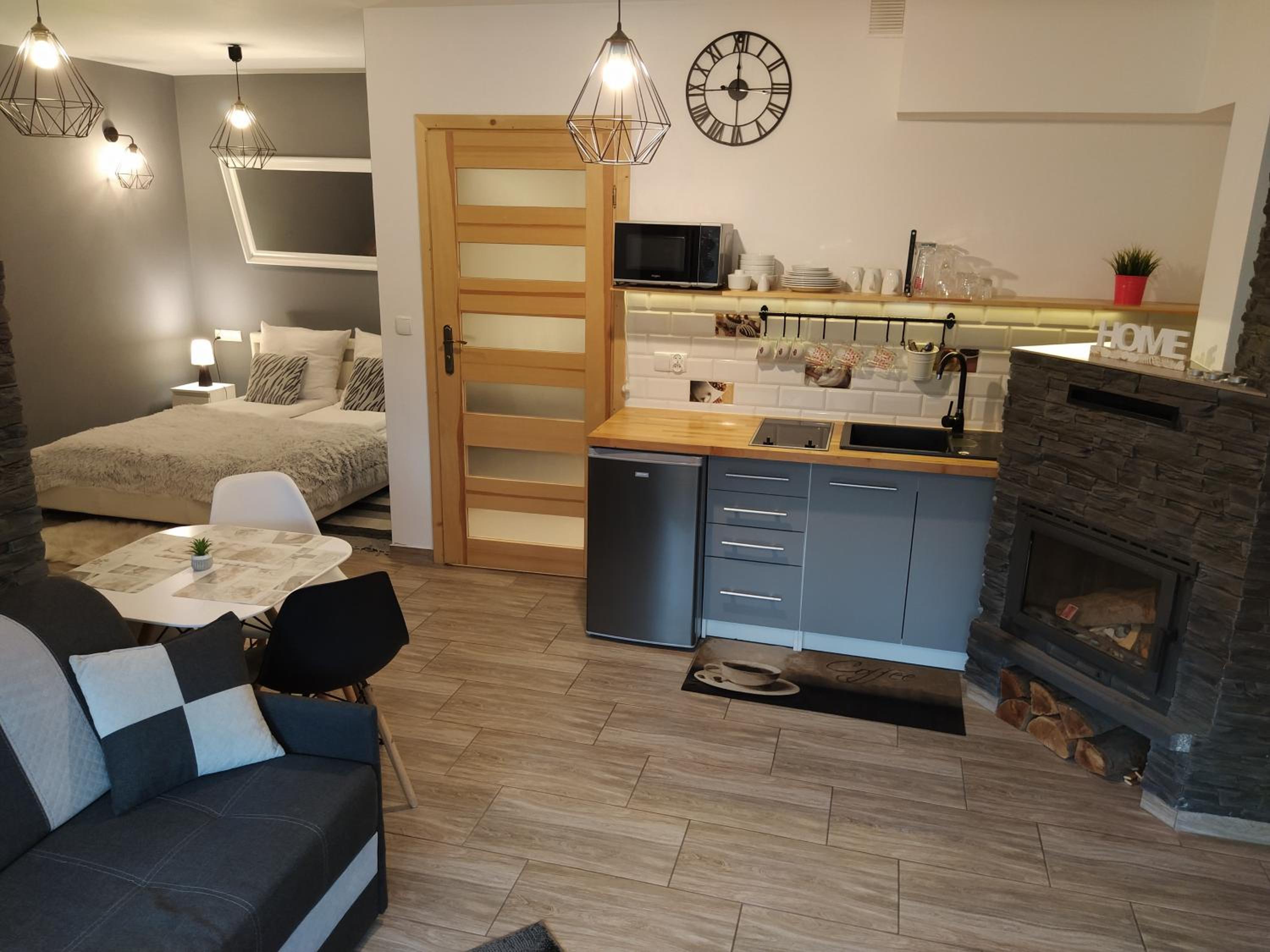 One-Bedroom Apartment - Photo 1
