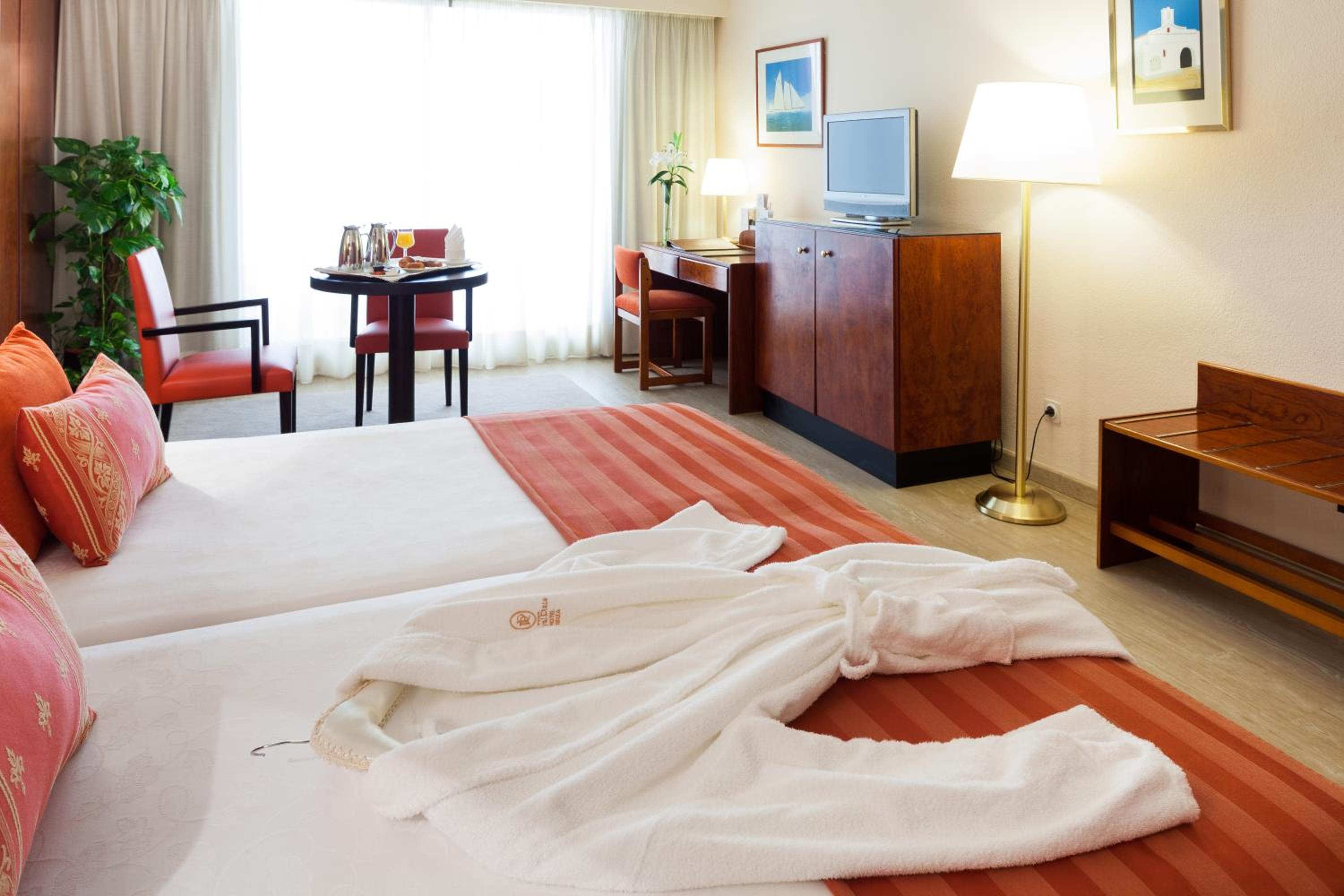 Double or Twin Room - Photo 5