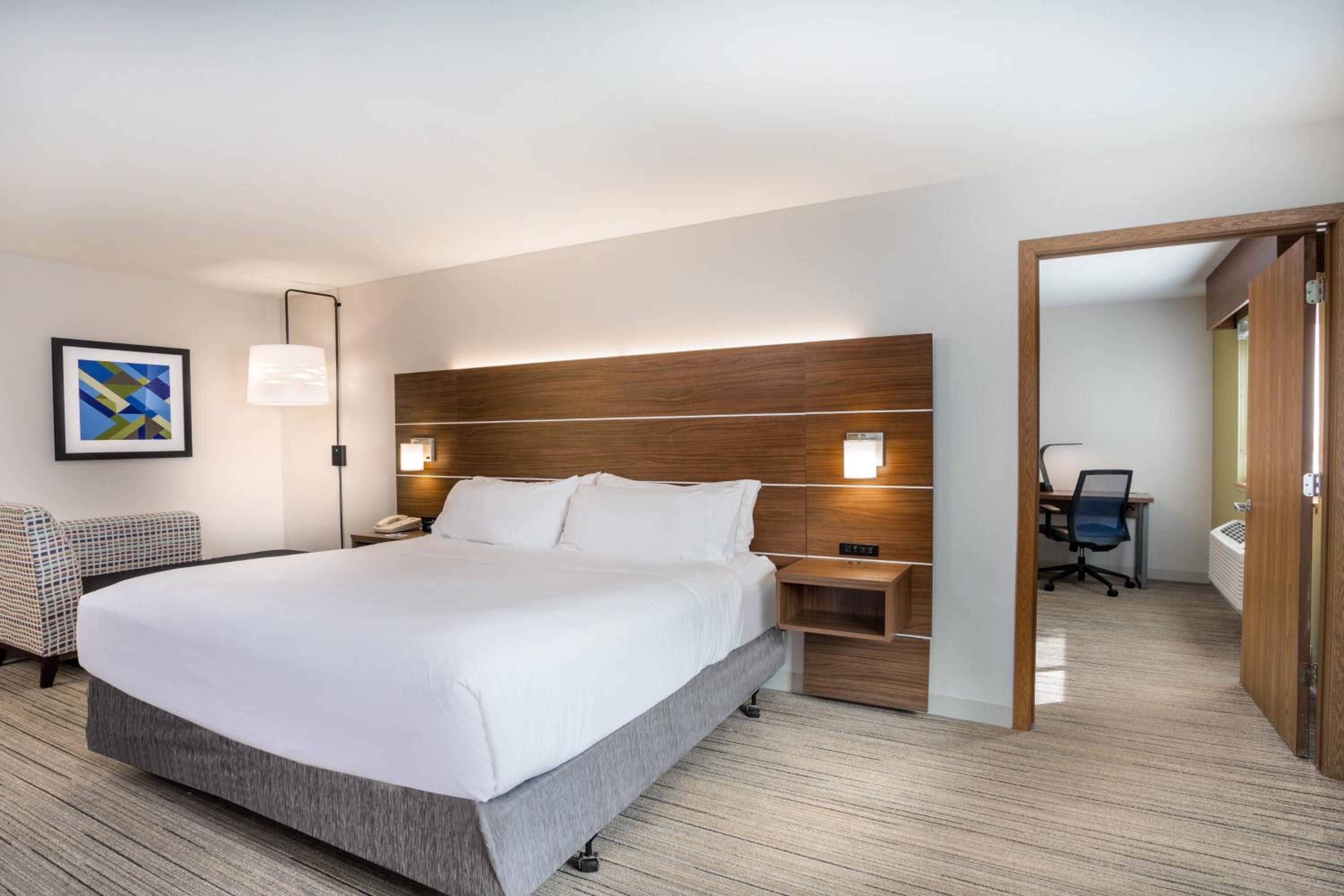 Two-Bedroom Suite with One King Bed and Two Queen Beds - Photo 1