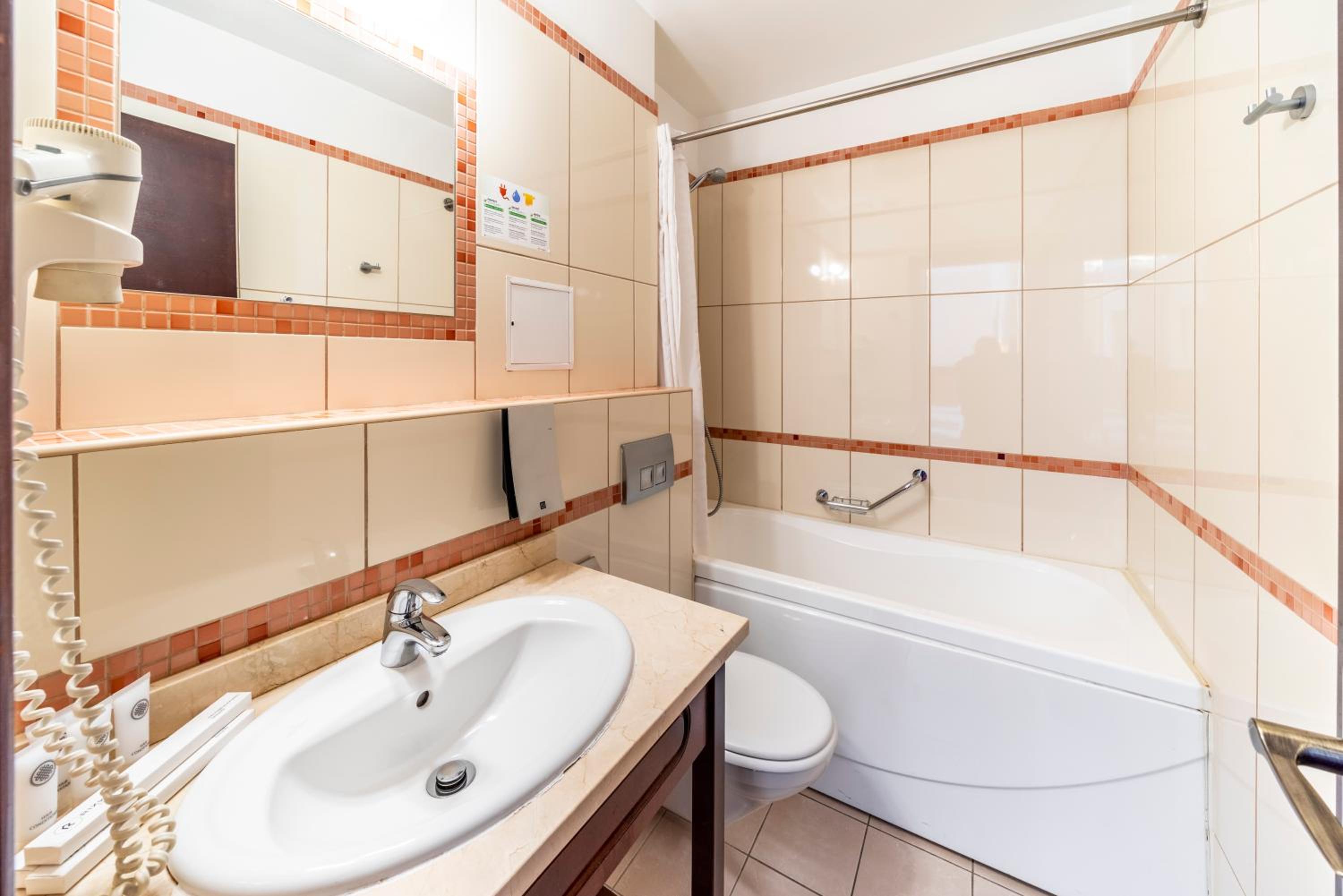 Small Double or Twin Room photo 3