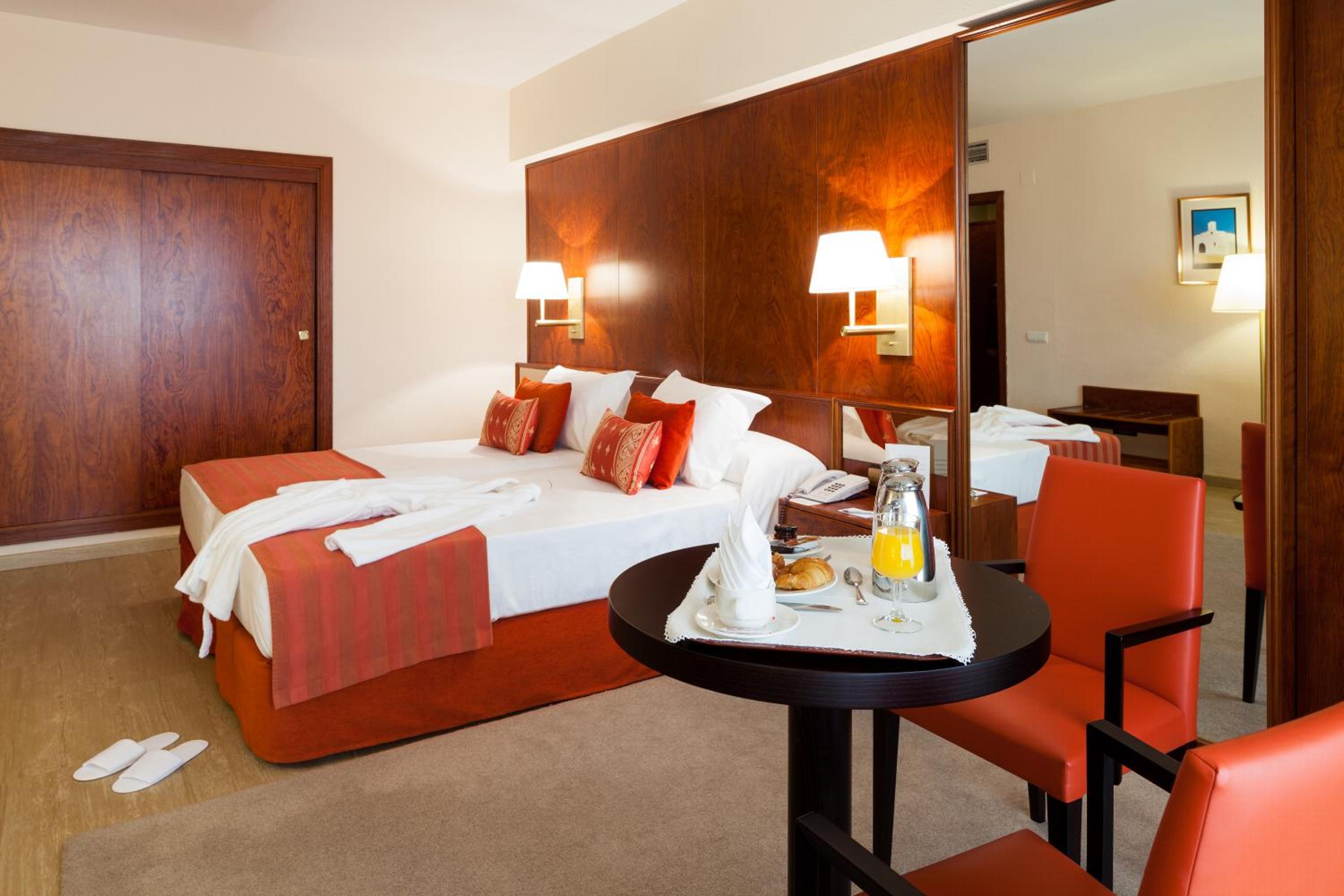 Double or Twin Room - Photo 4