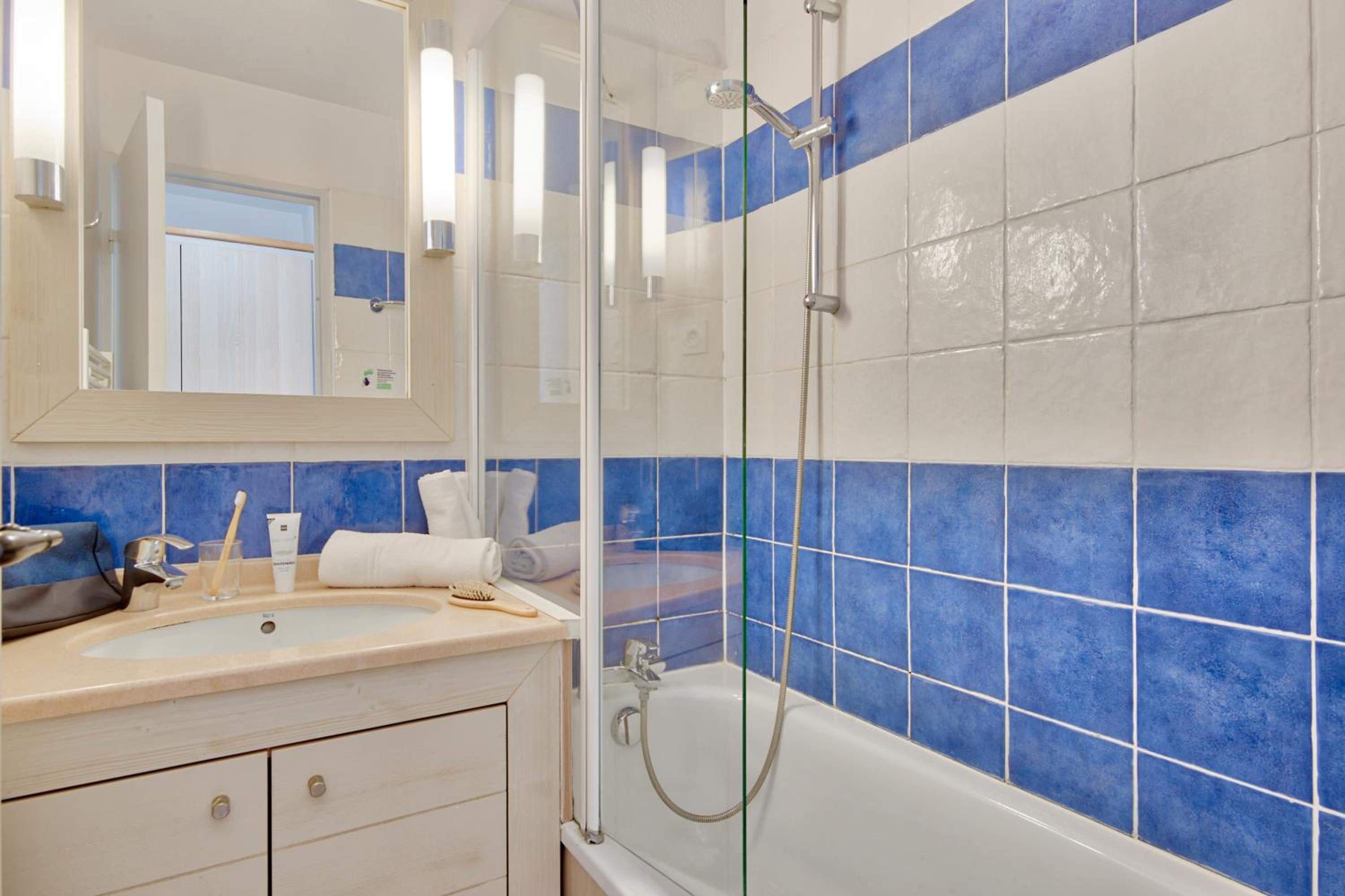 Superior One-Bedroom Apartment with Air Conditioning, Terrace or Balcony (4 People) - Garden View - Photo 5