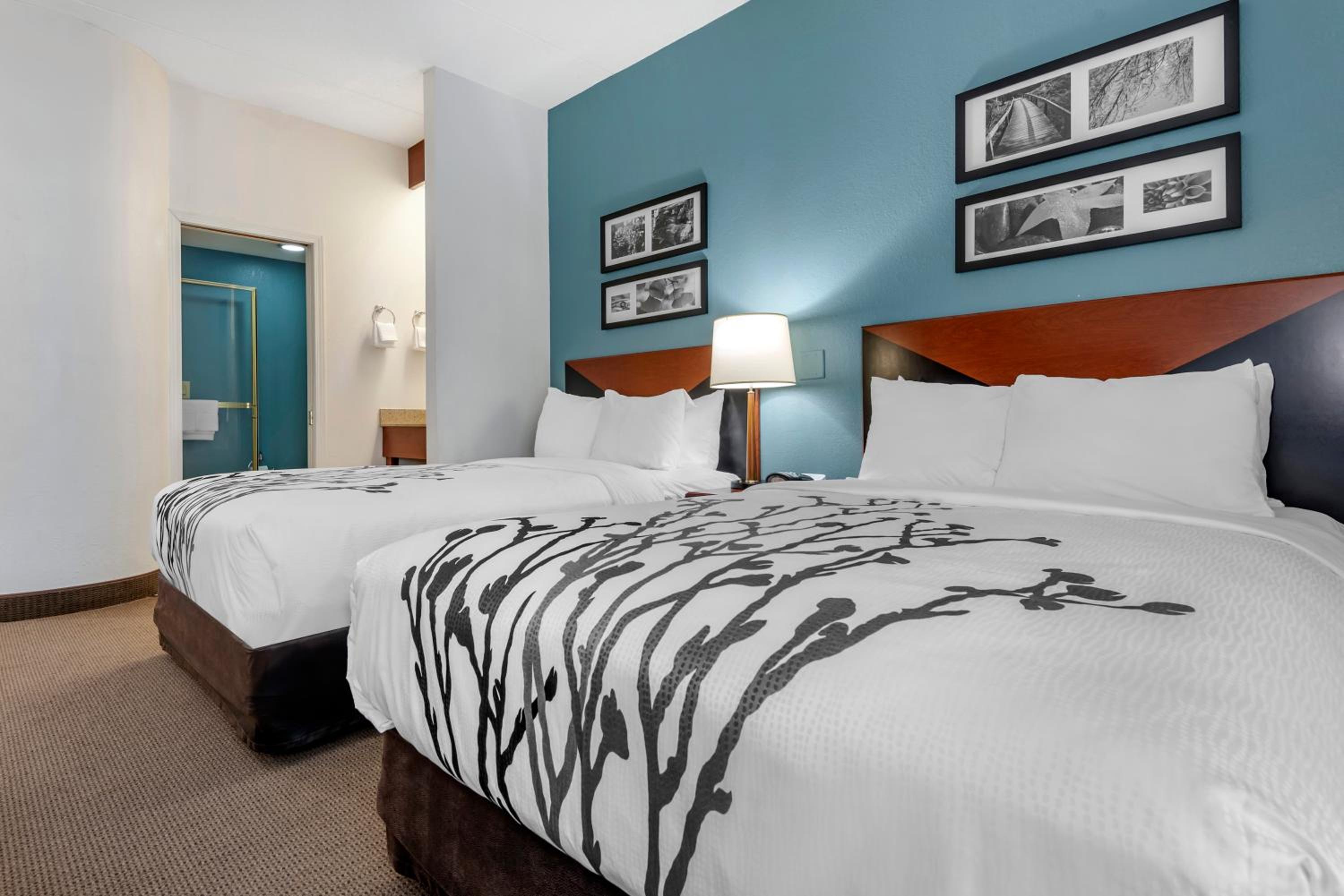 Double Room With Two Double Beds - Non-Smoking photo 2