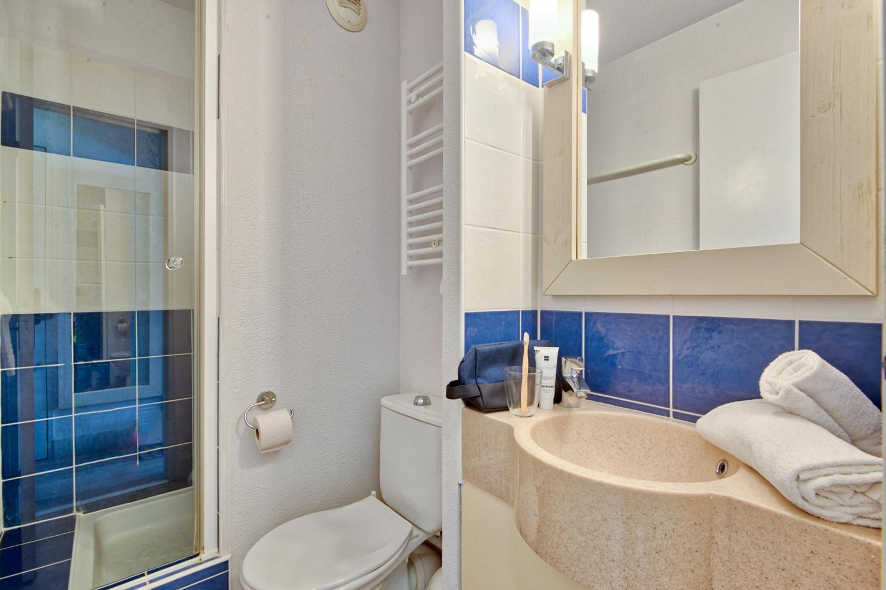 One-Bedroom Apartment with Sleeping Alcove and Terrace or Balcony (6 People) - Garden View - Photo 4