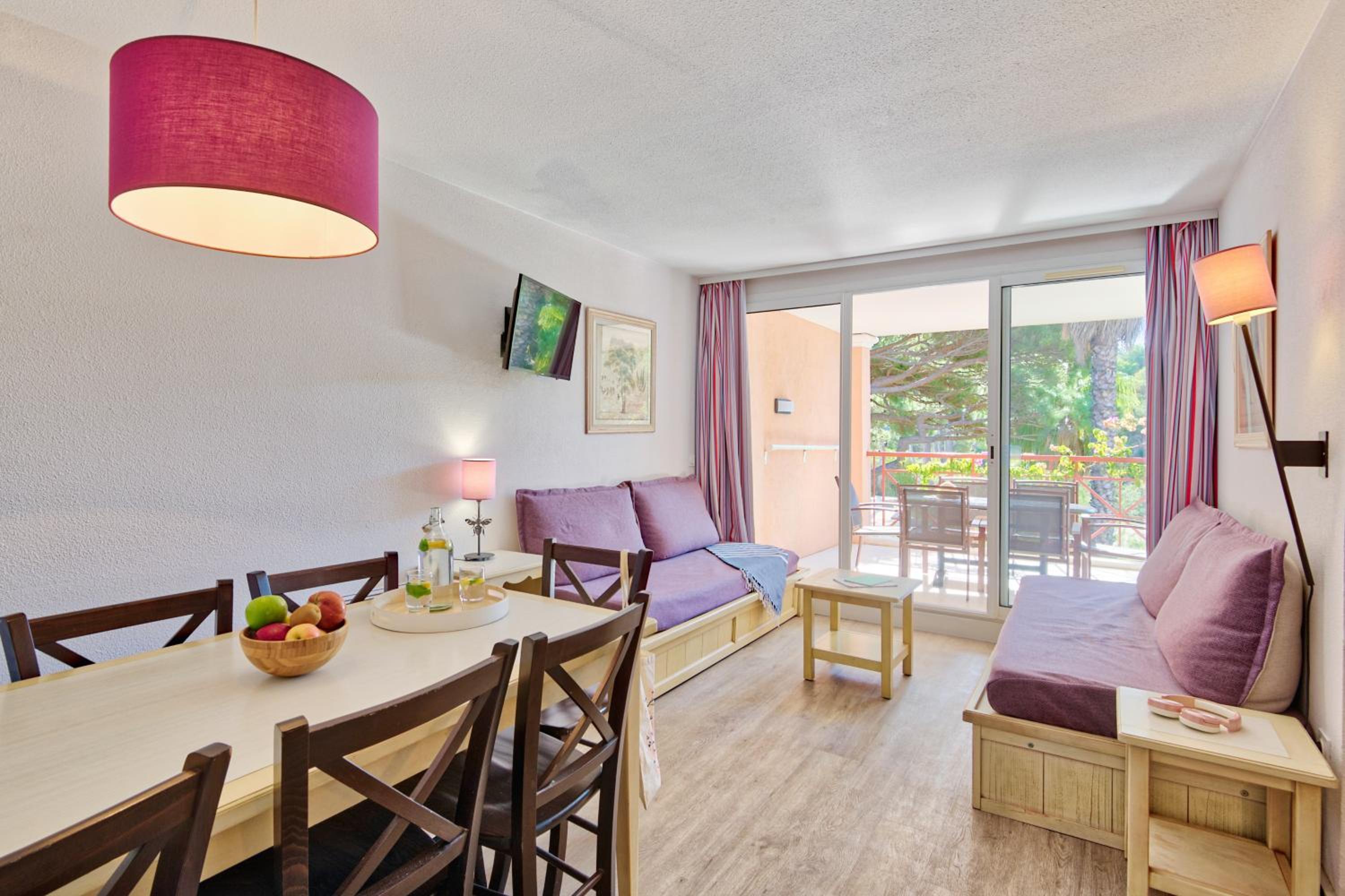 One-Bedroom Apartment with Sleeping Alcove and Terrace or Balcony (6 People) - Garden View - Photo 5
