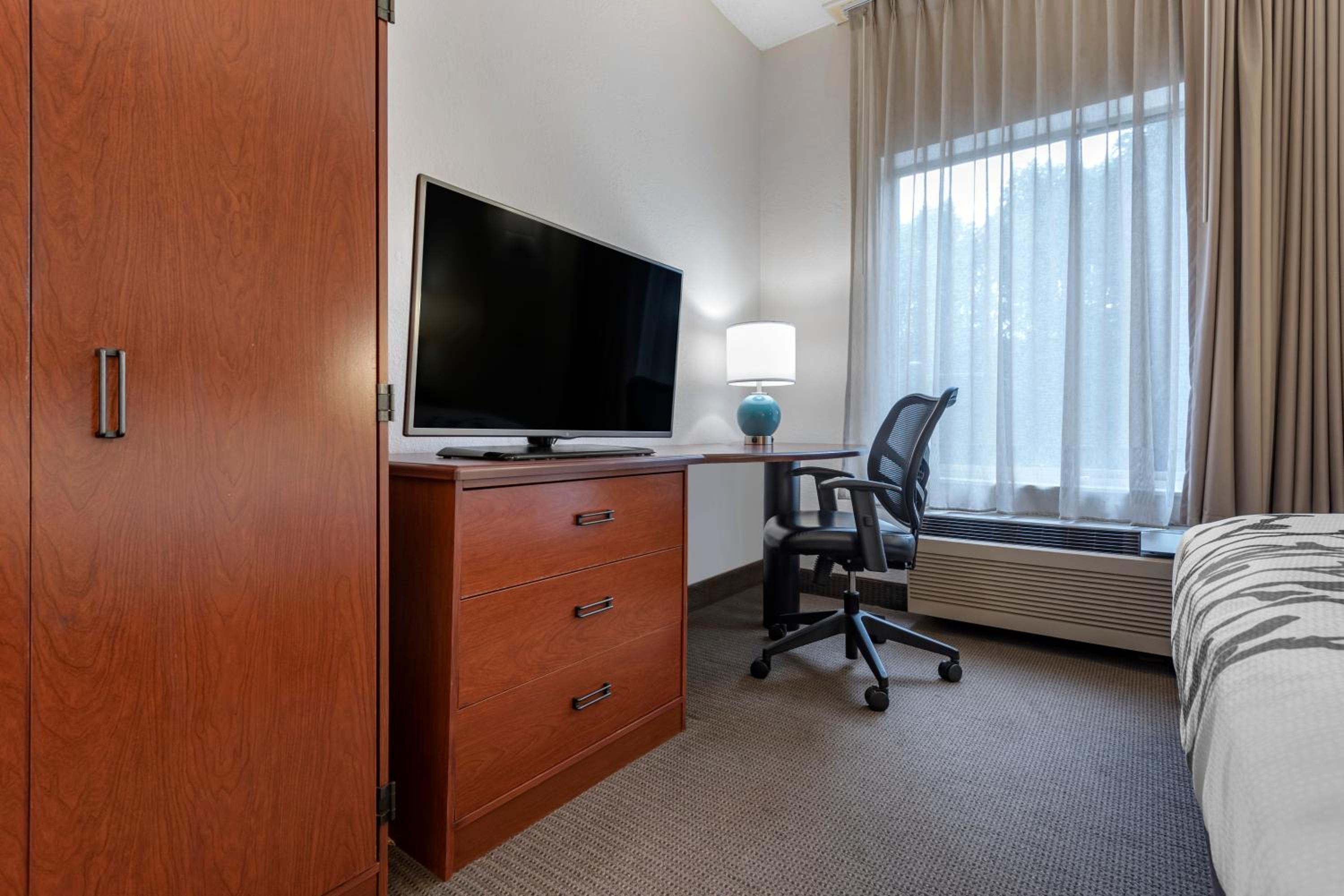 King Room - Non-Smoking - Photo 1