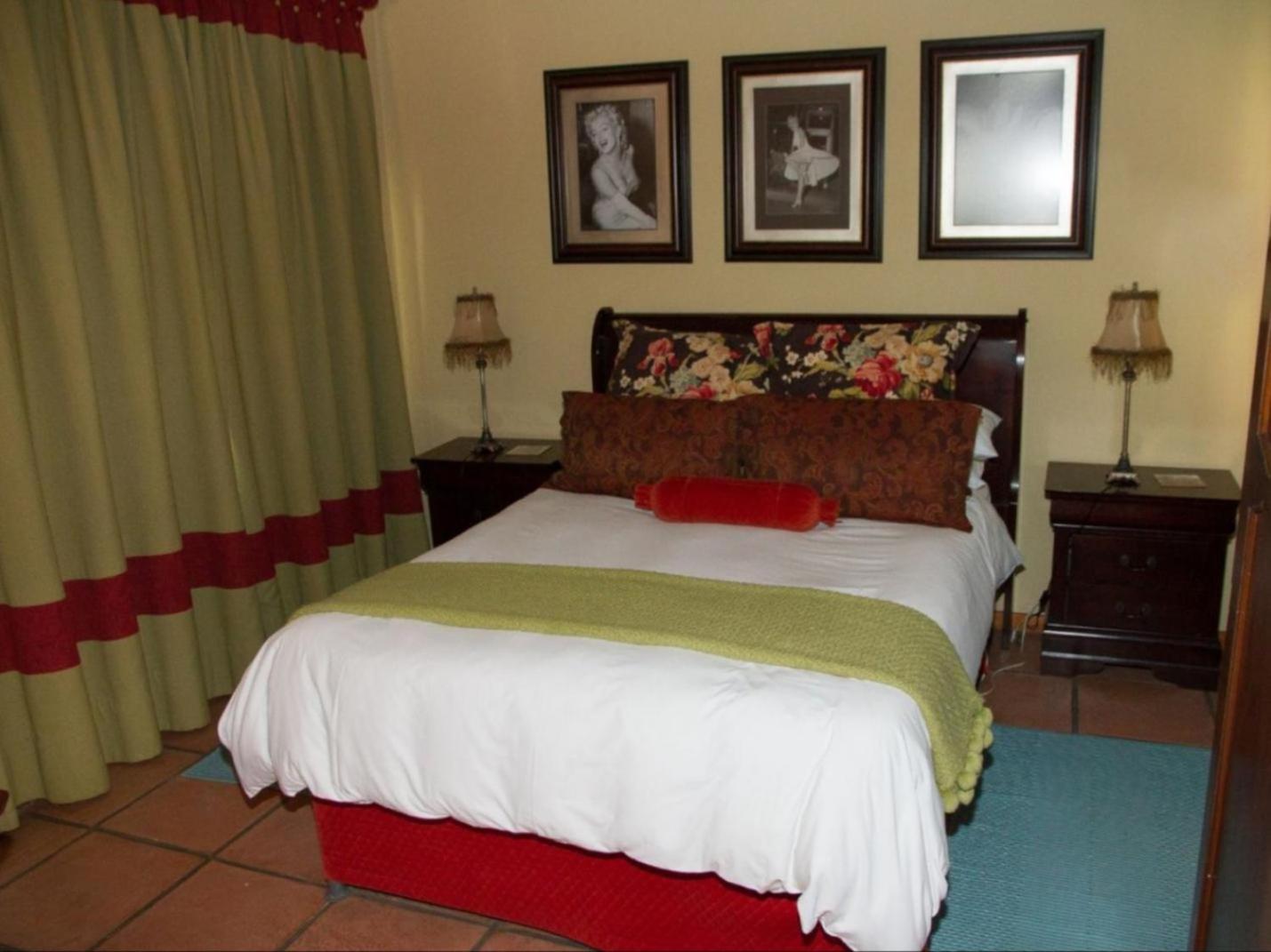 Honeymoon Suite - Photo 1